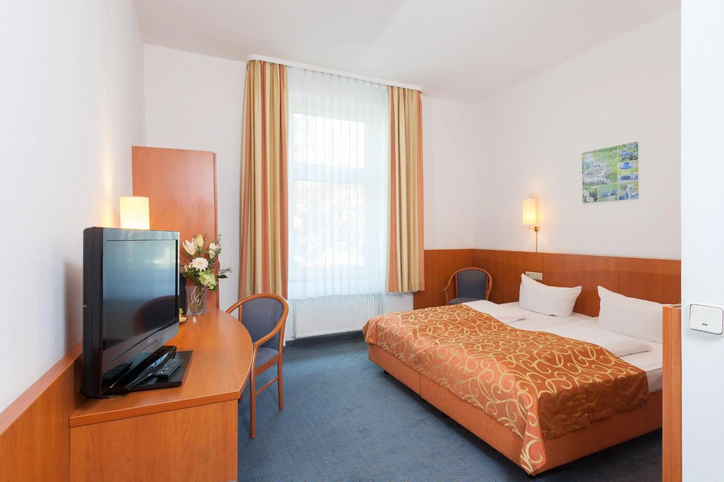 Photo of the whole room, Bed in Trip Inn Hotel Schumann