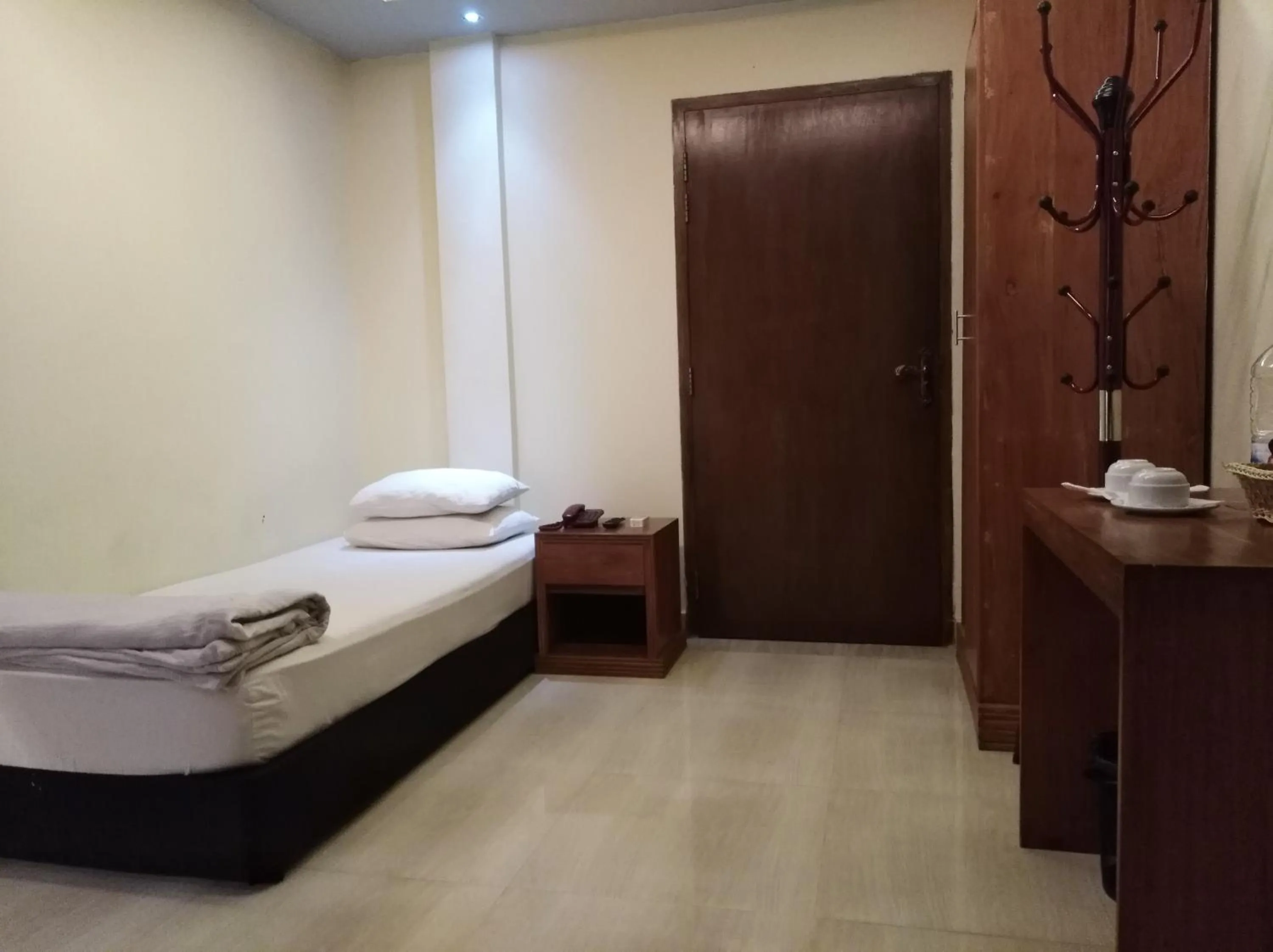 Bed in Bottomhill Palace Hotel