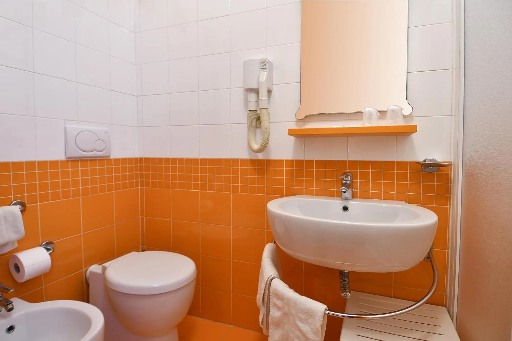 Bathroom in Hotel Innocenti