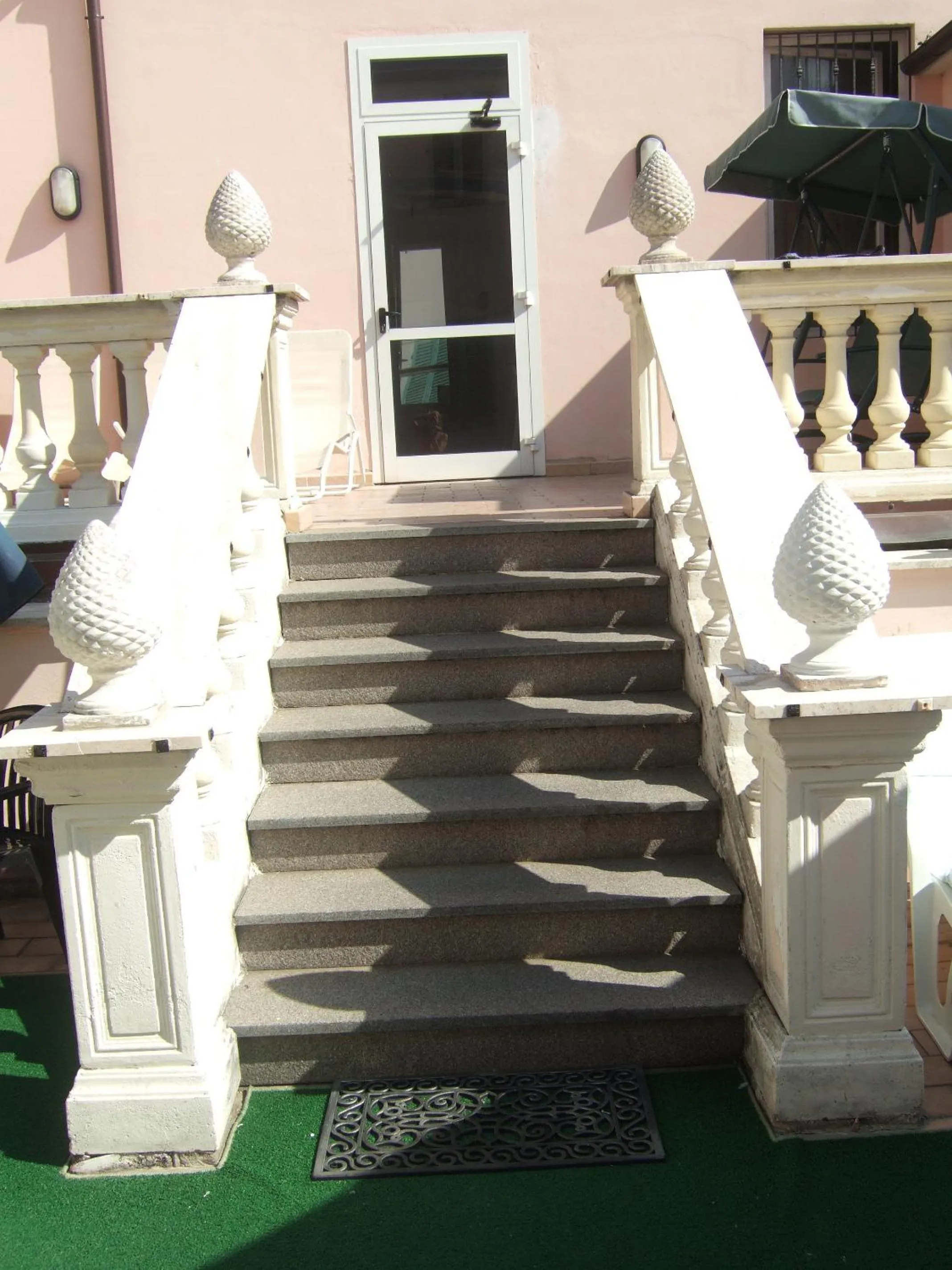Facade/entrance in Hotel Innocenti