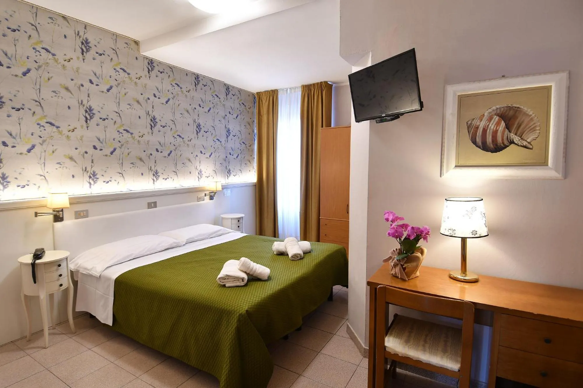 Bed in Hotel Innocenti