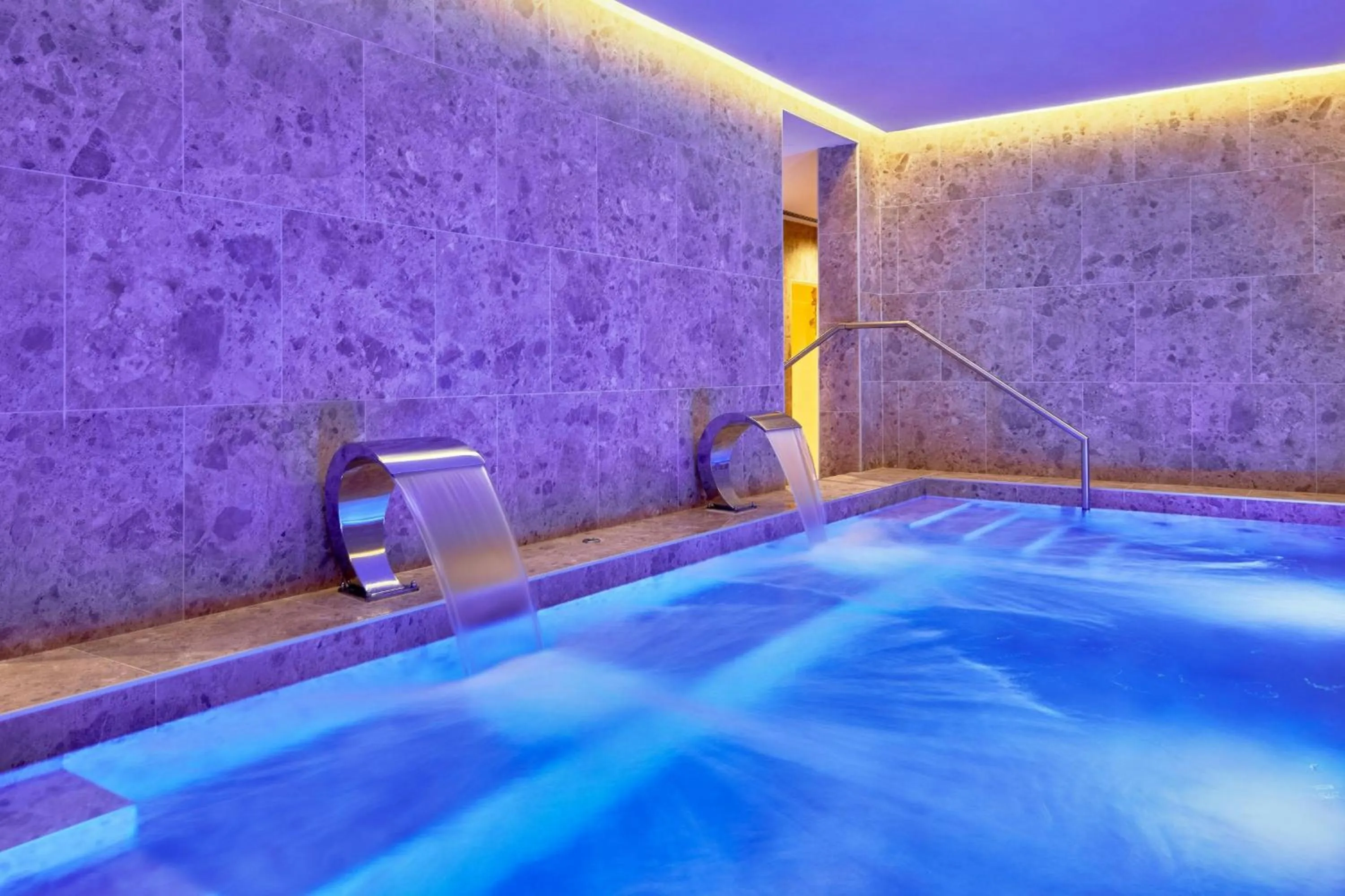 Swimming pool in Grotta Giusti Thermal Spa Resort Tuscany, Autograph Collection