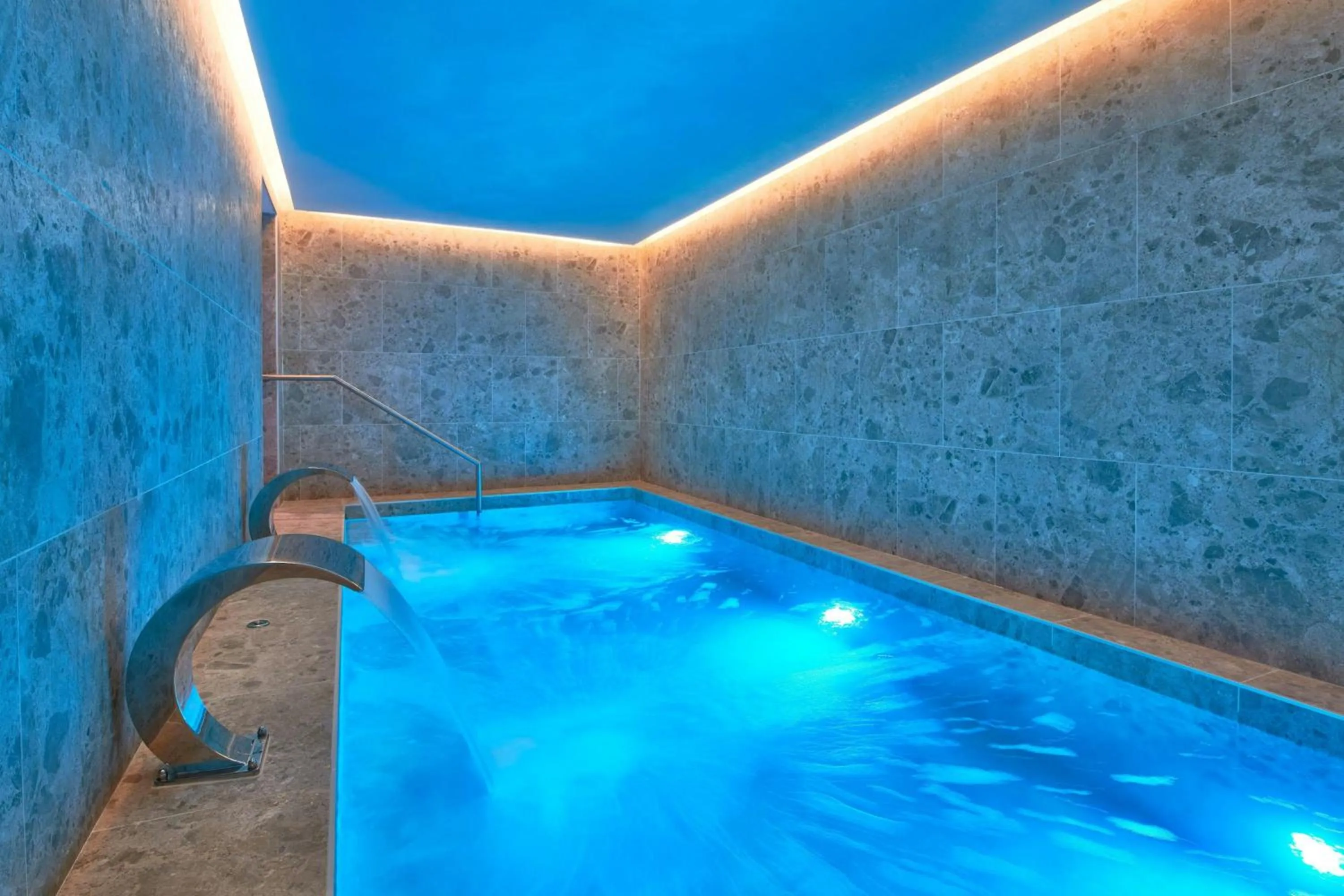Swimming pool in Grotta Giusti Thermal Spa Resort Tuscany, Autograph Collection