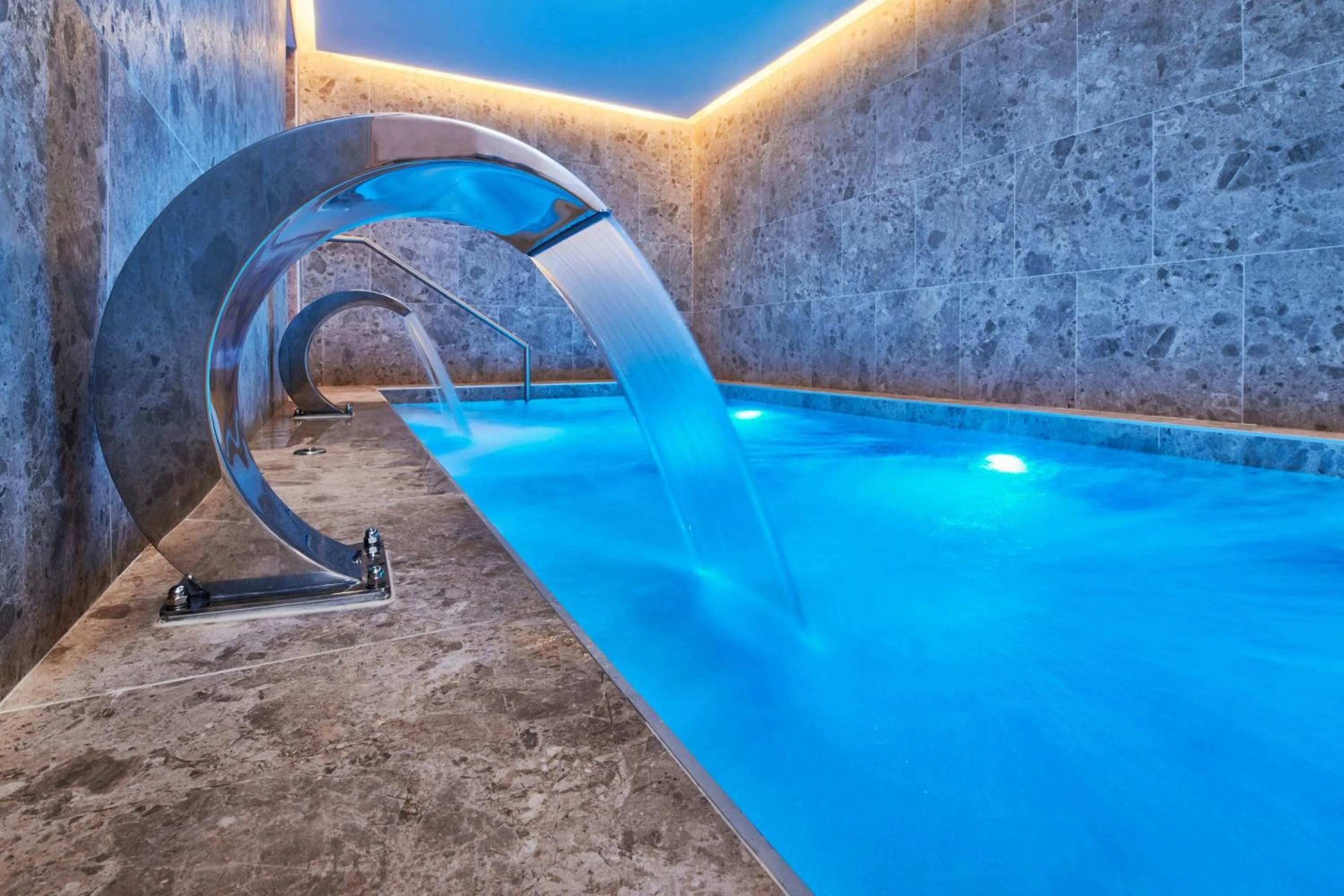Swimming pool in Grotta Giusti Thermal Spa Resort Tuscany, Autograph Collection