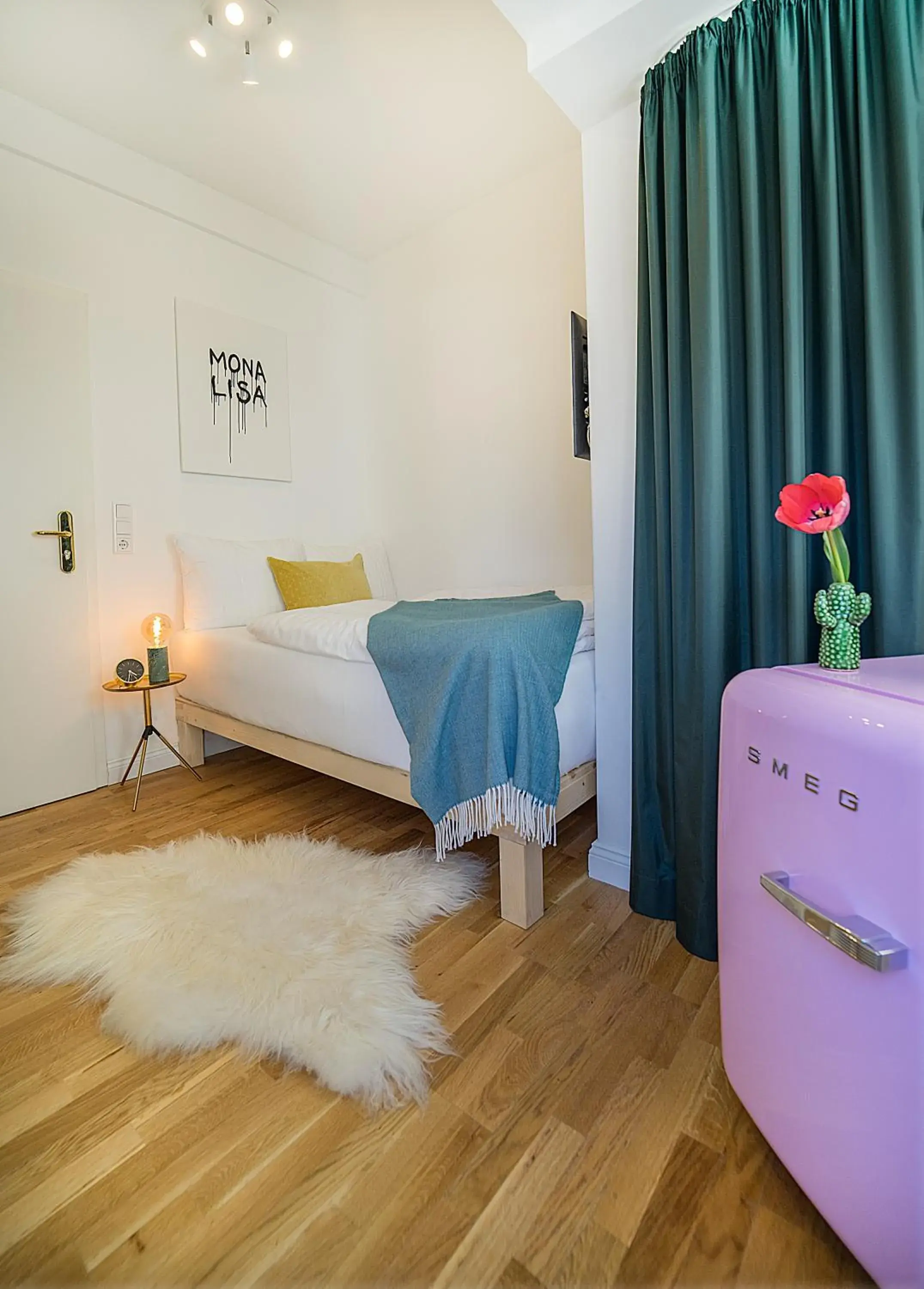 Single Room with Shower in Victoria Hotel Single Room with Shower in Victoria Hotel