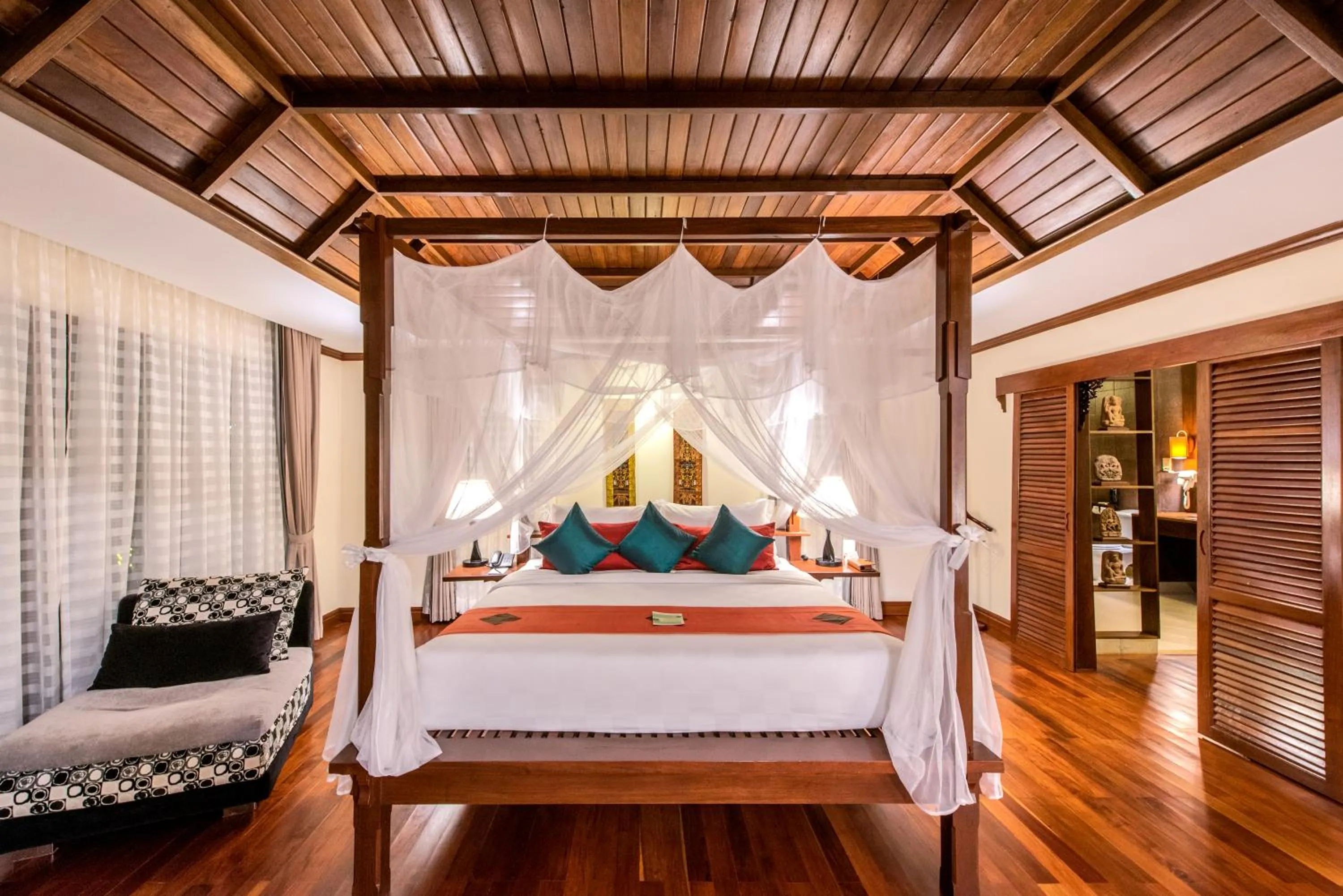 Bed in Palace Residence & Villa Siem Reap