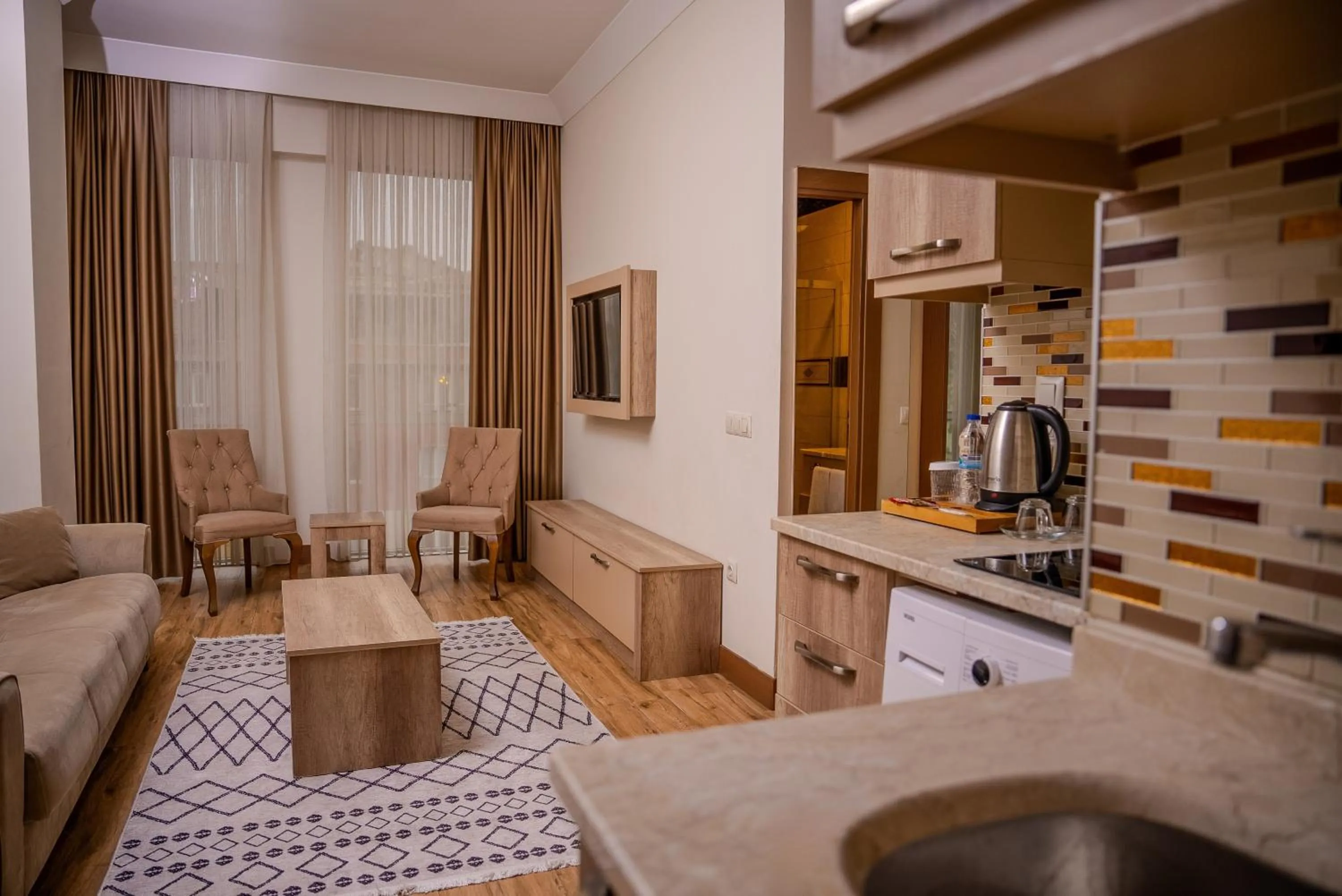 TV and multimedia in Mari Suites Hotel