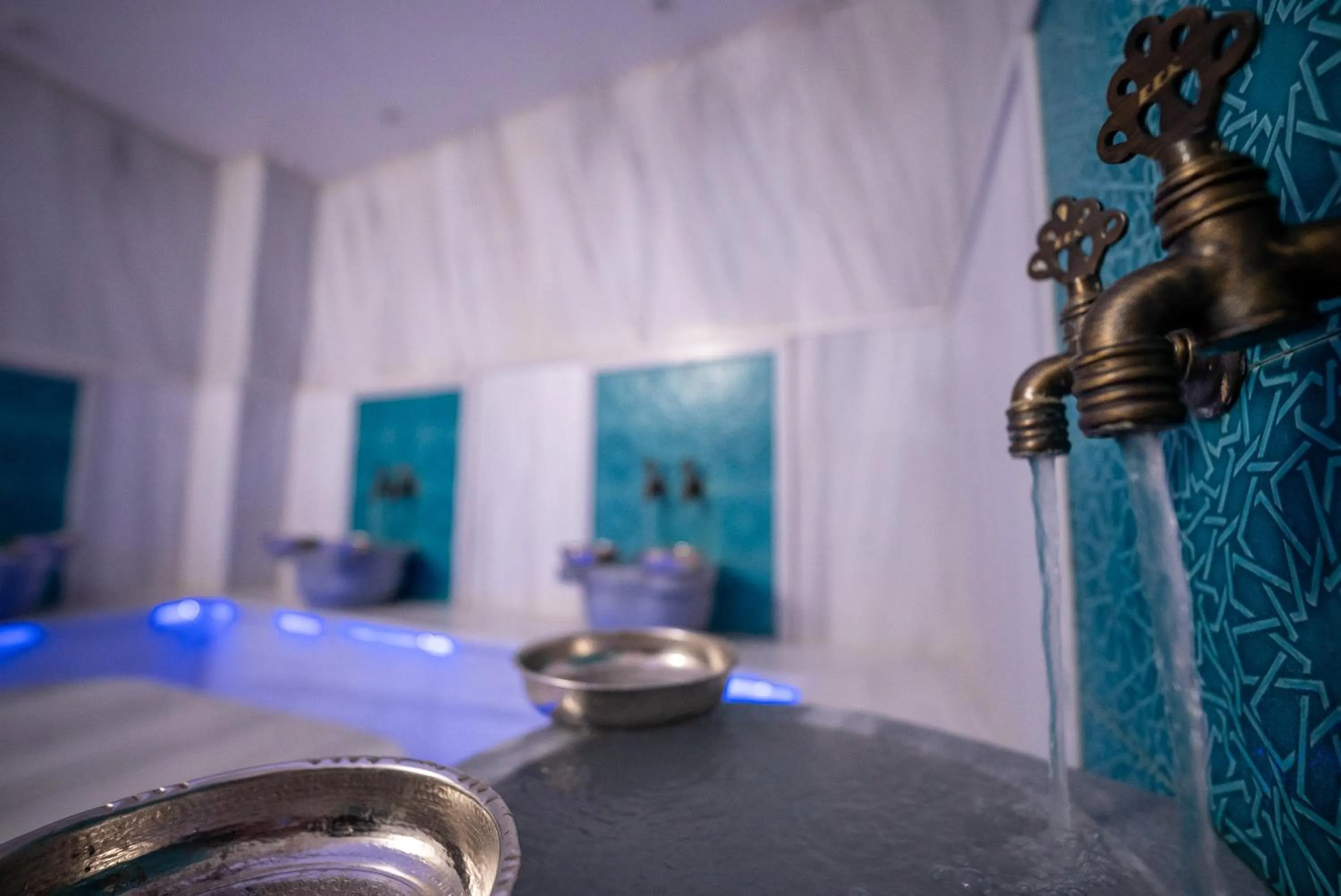 Bathroom, Bed in Mari Suites Hotel