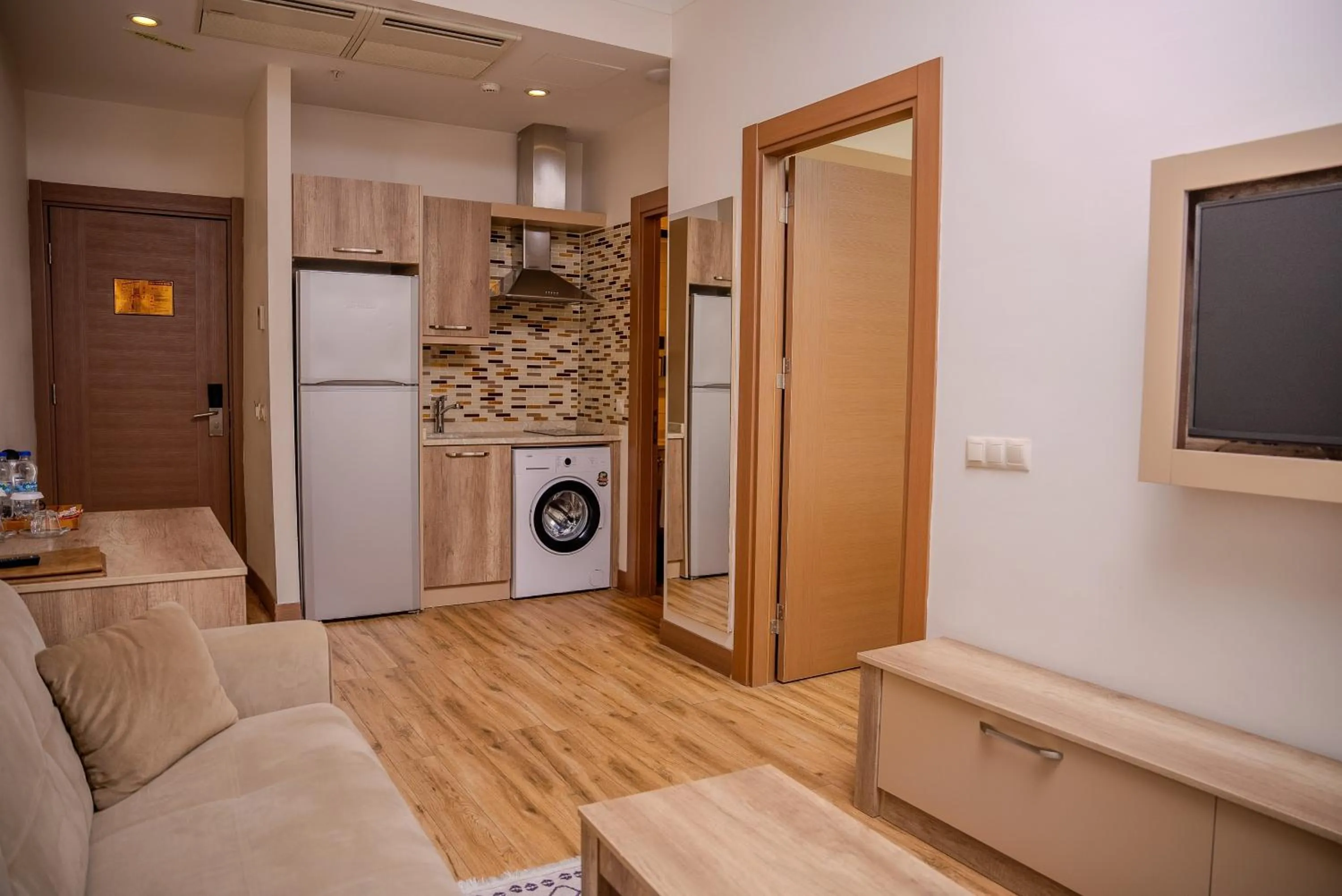 TV and multimedia in Mari Suites Hotel