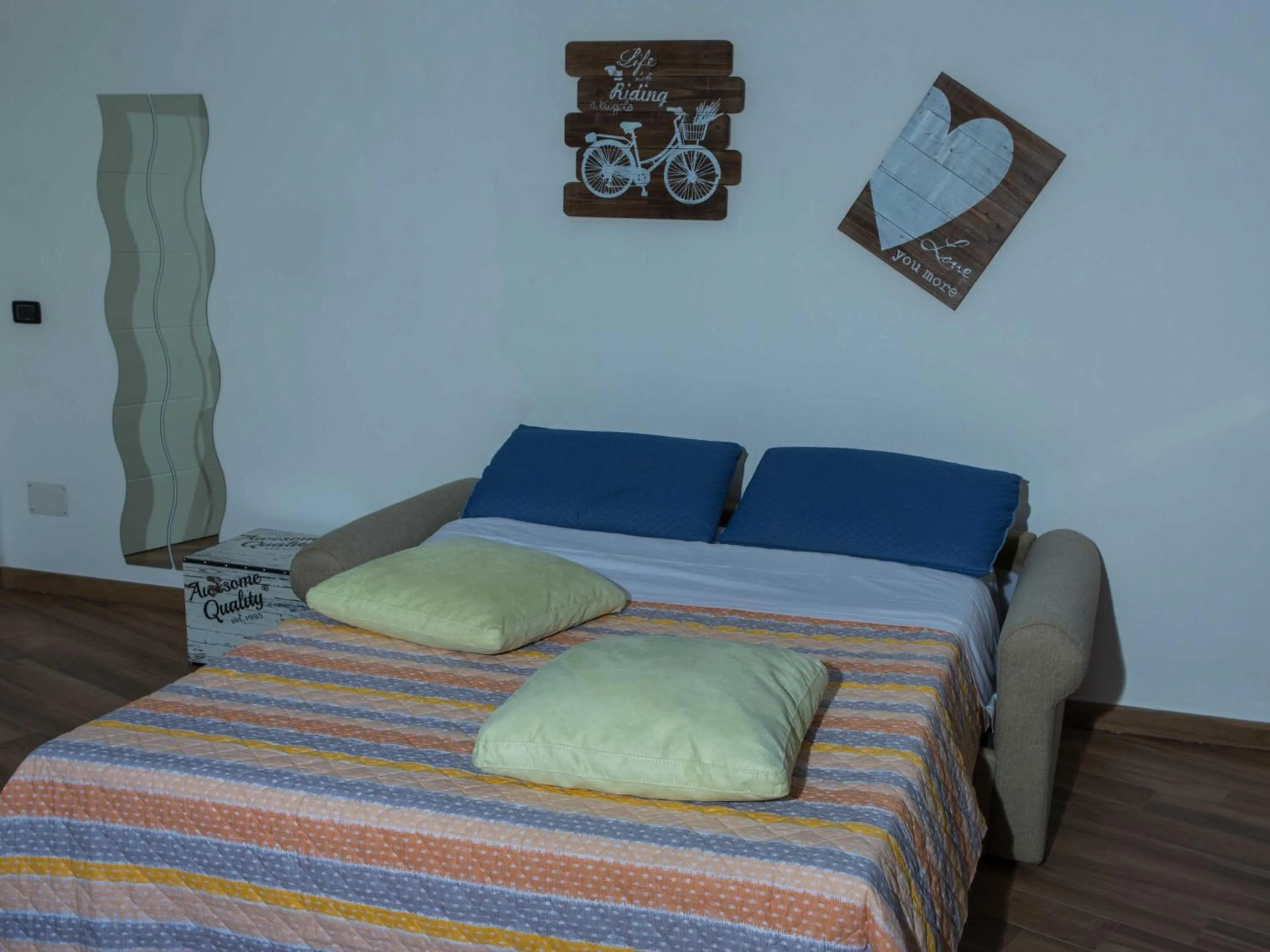 Bed in fiori e massi