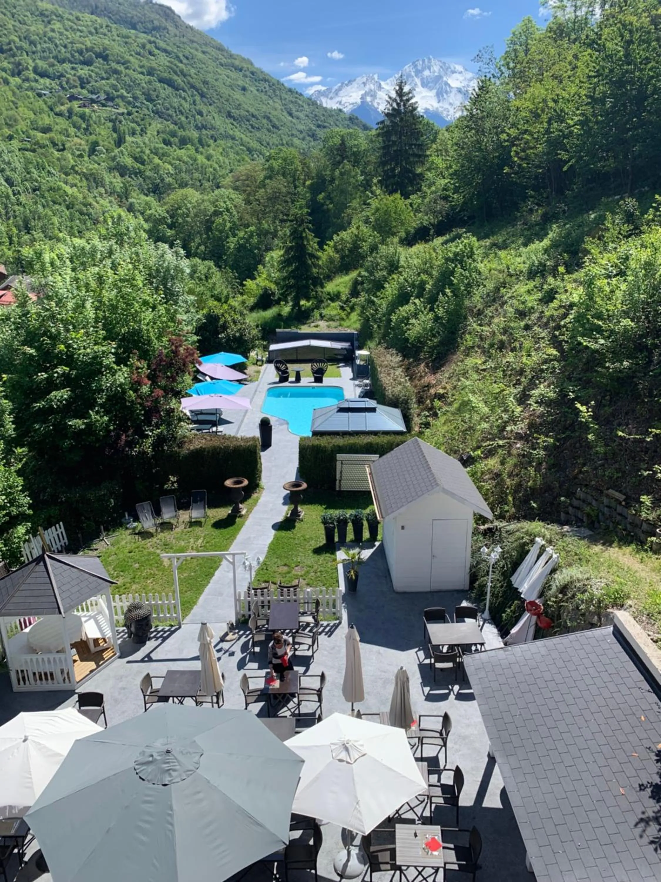 Pool view in Le Verseau
