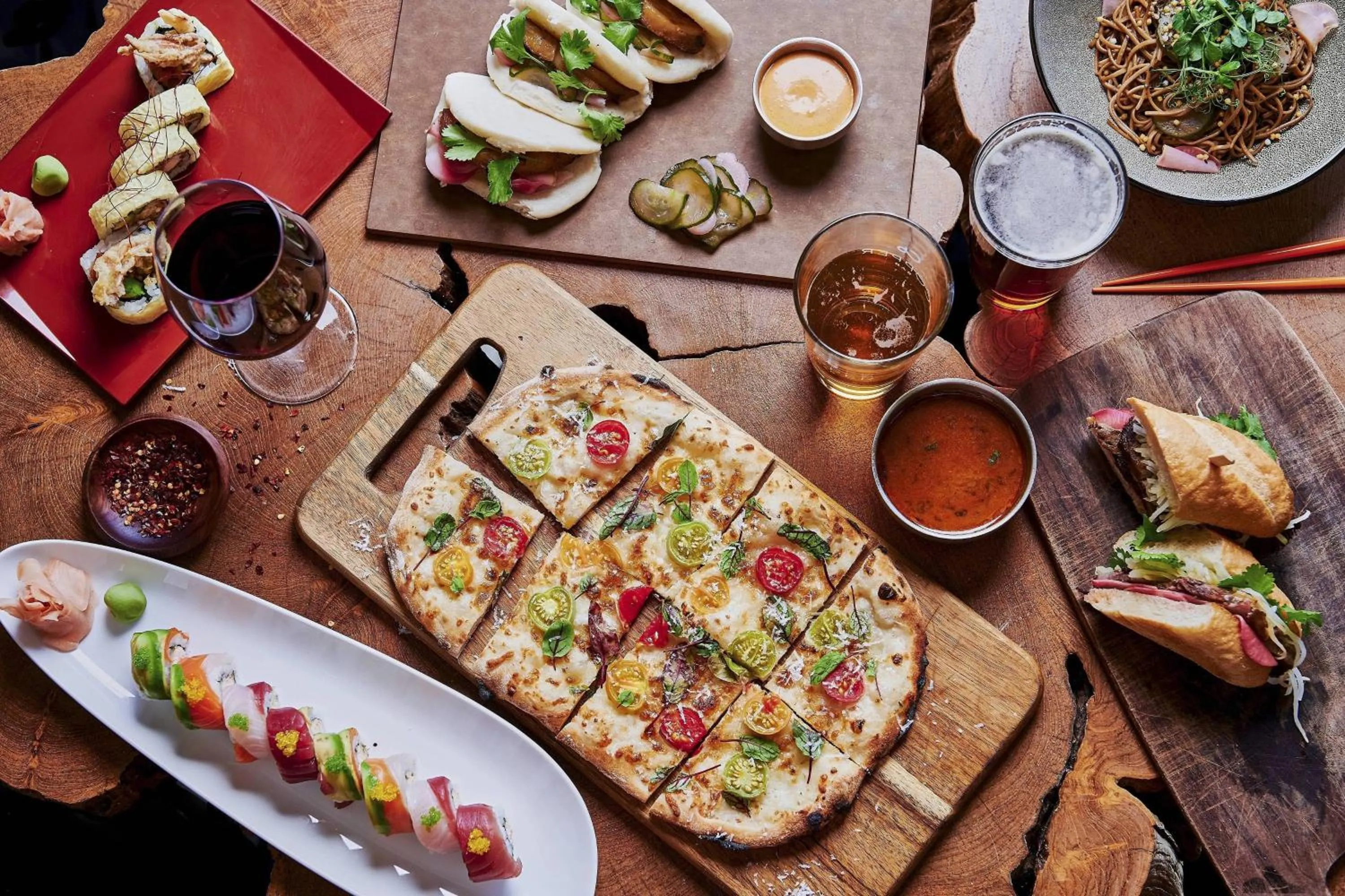 Lounge or bar in Mauna Kea Beach Hotel, Autograph Collection