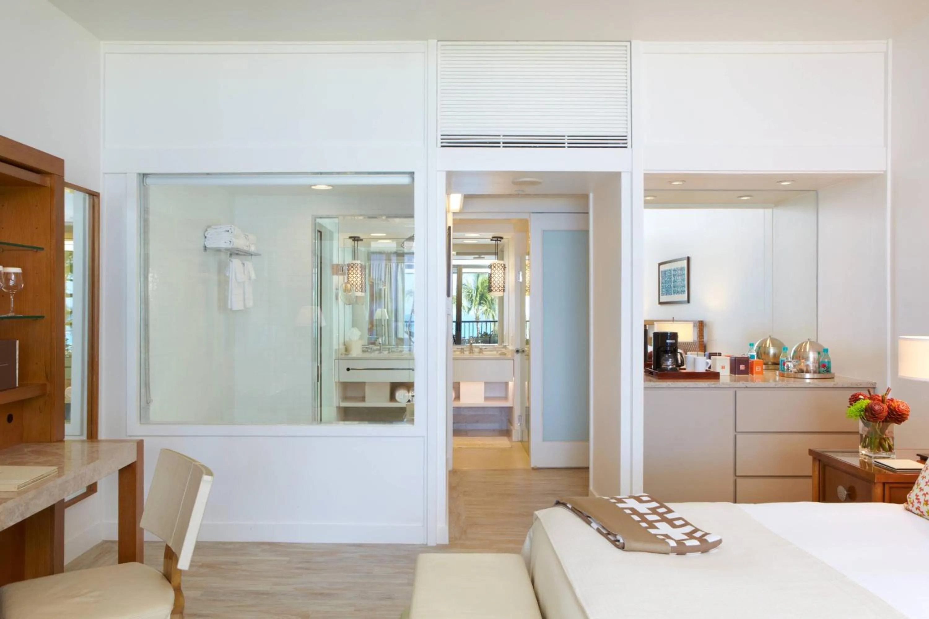 Bathroom, Bed in Mauna Kea Beach Hotel, Autograph Collection