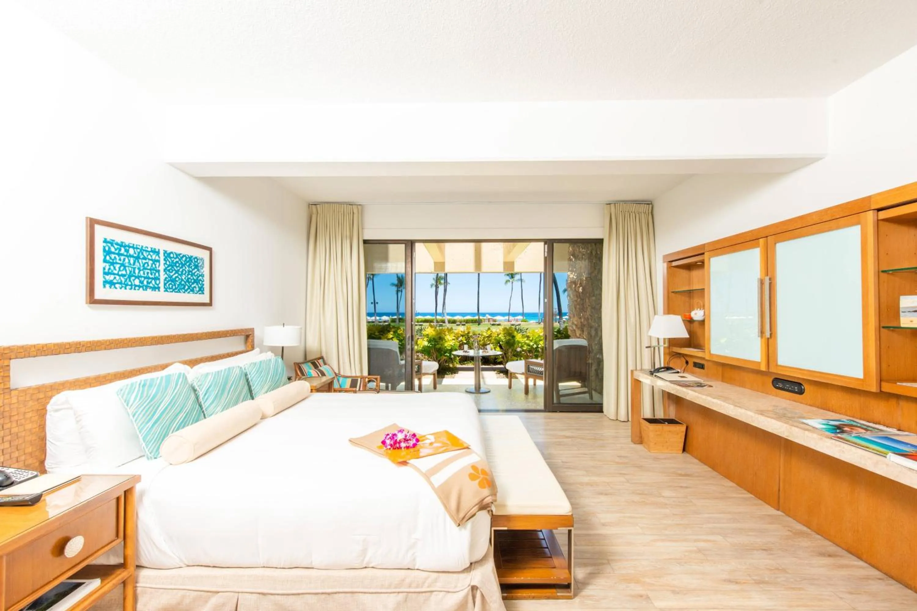 Beach, Bed in Mauna Kea Beach Hotel, Autograph Collection