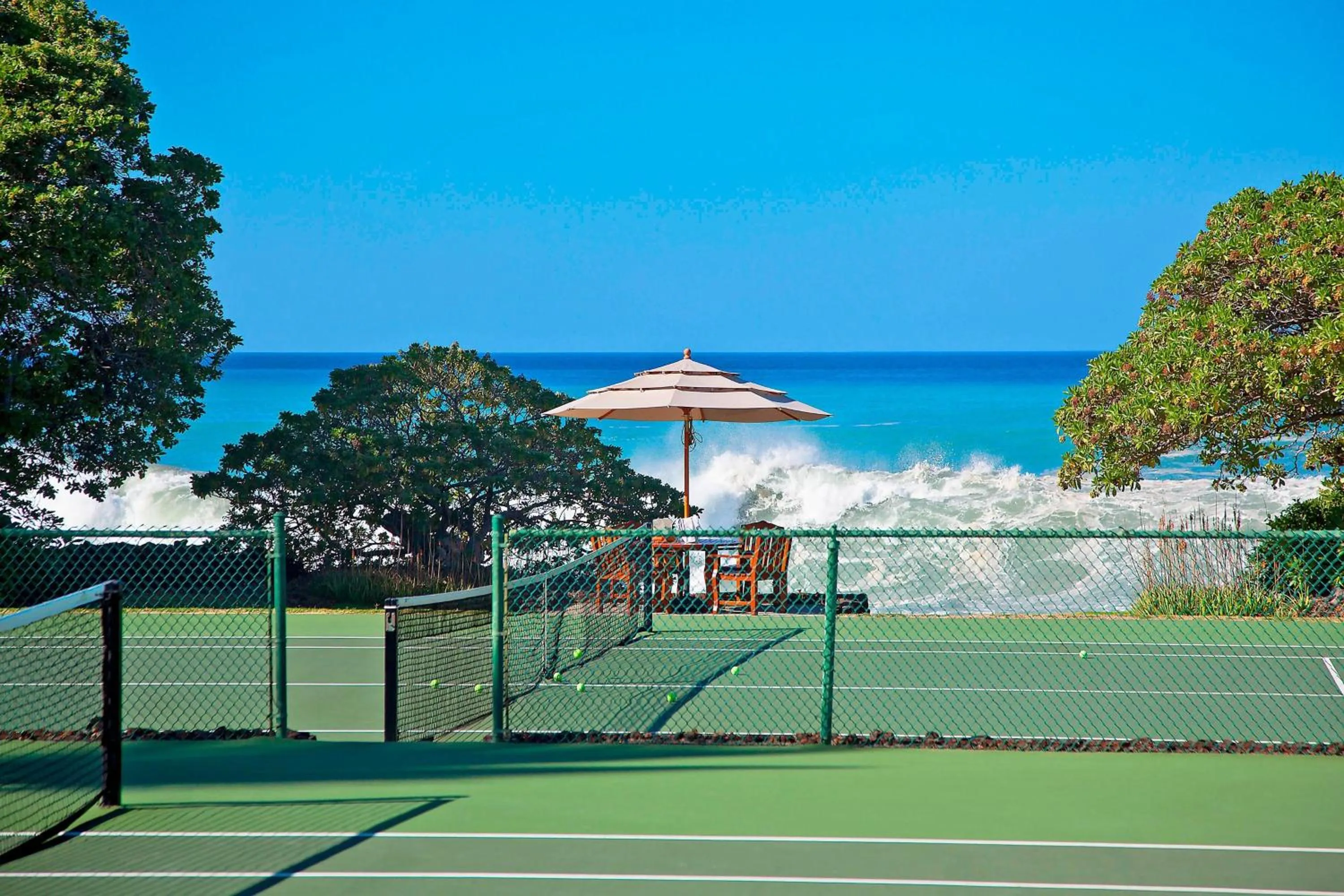 Tennis court in Mauna Kea Beach Hotel, Autograph Collection