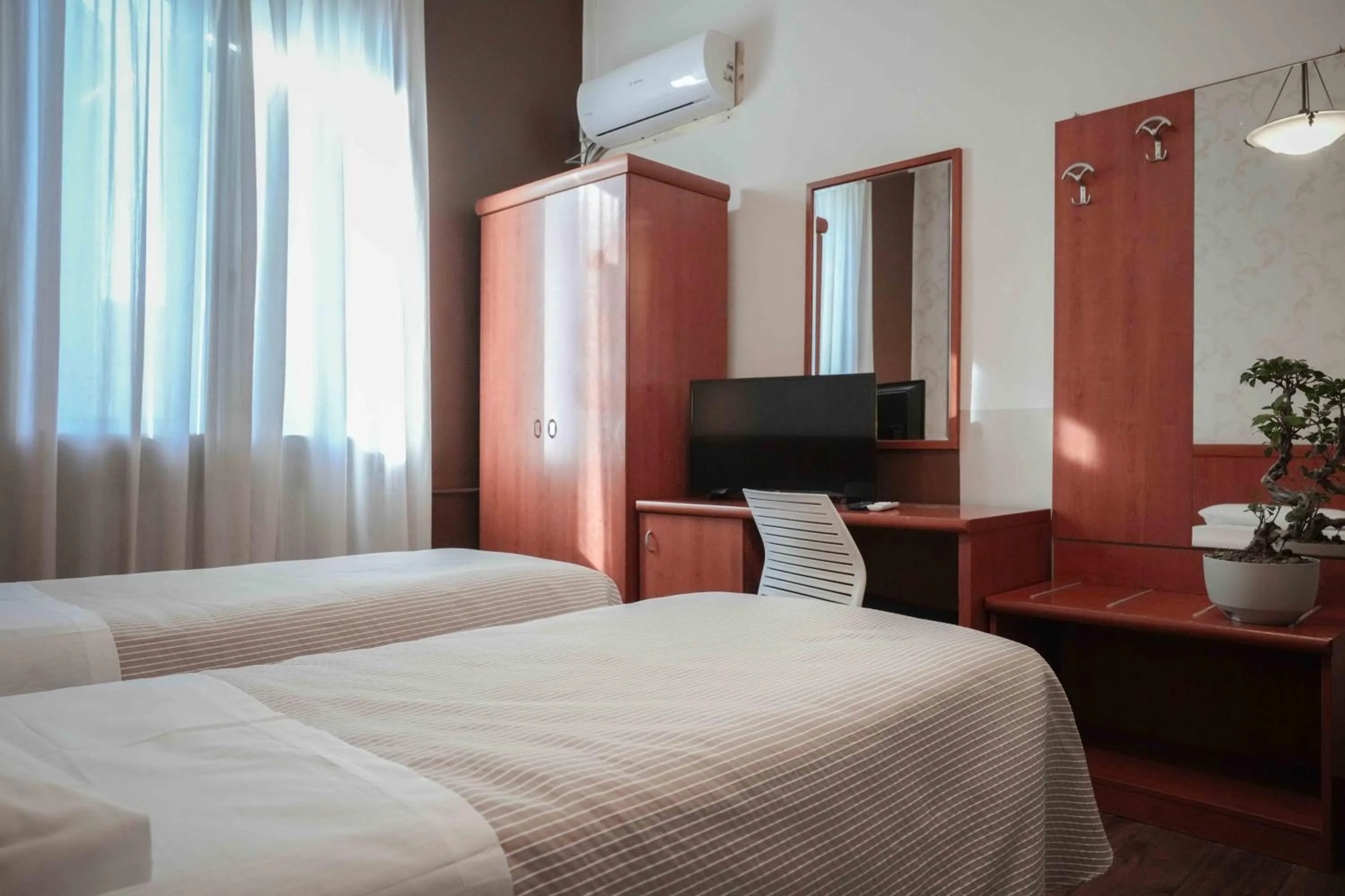 Bedroom, Bed in Hotel Universo