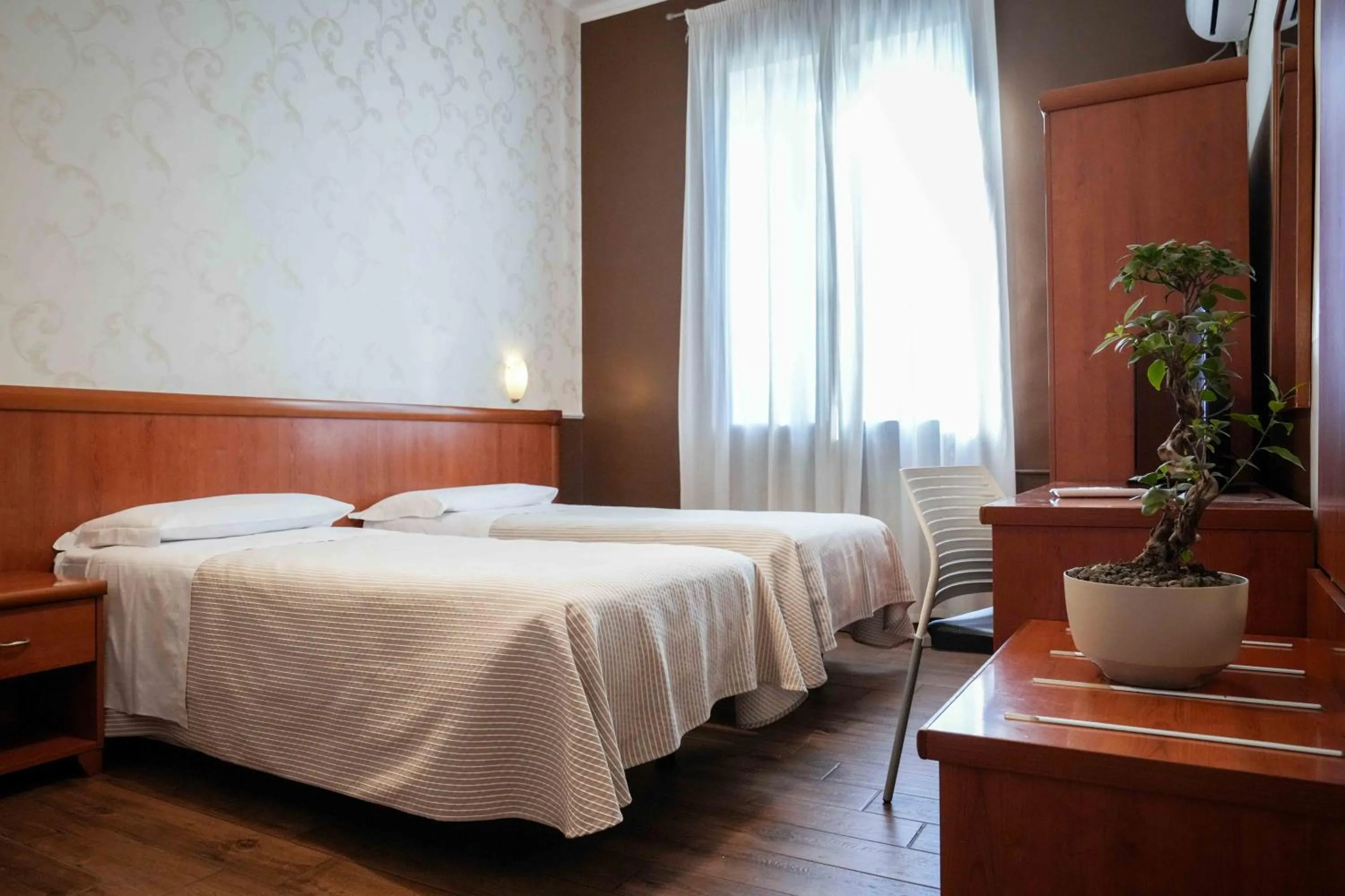 Bedroom, Bed in Hotel Universo