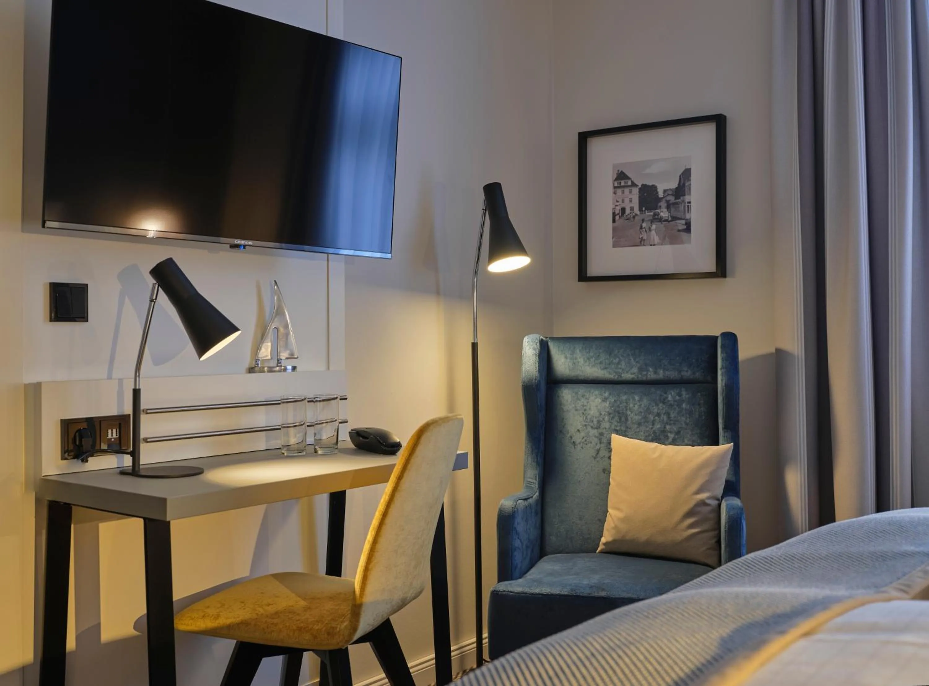 Living room, Bed in Hotel Erholung