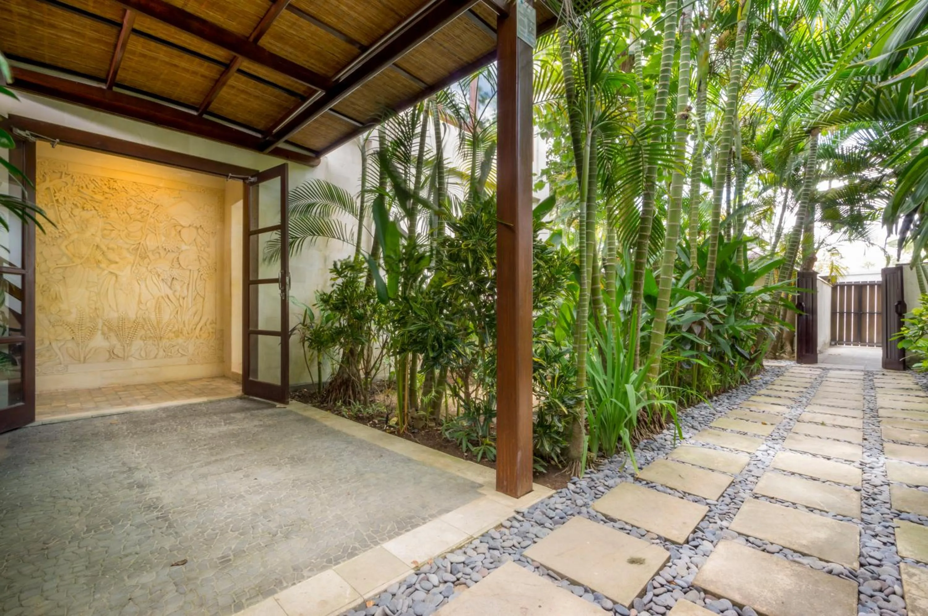 Facade/entrance in Dream View Villa