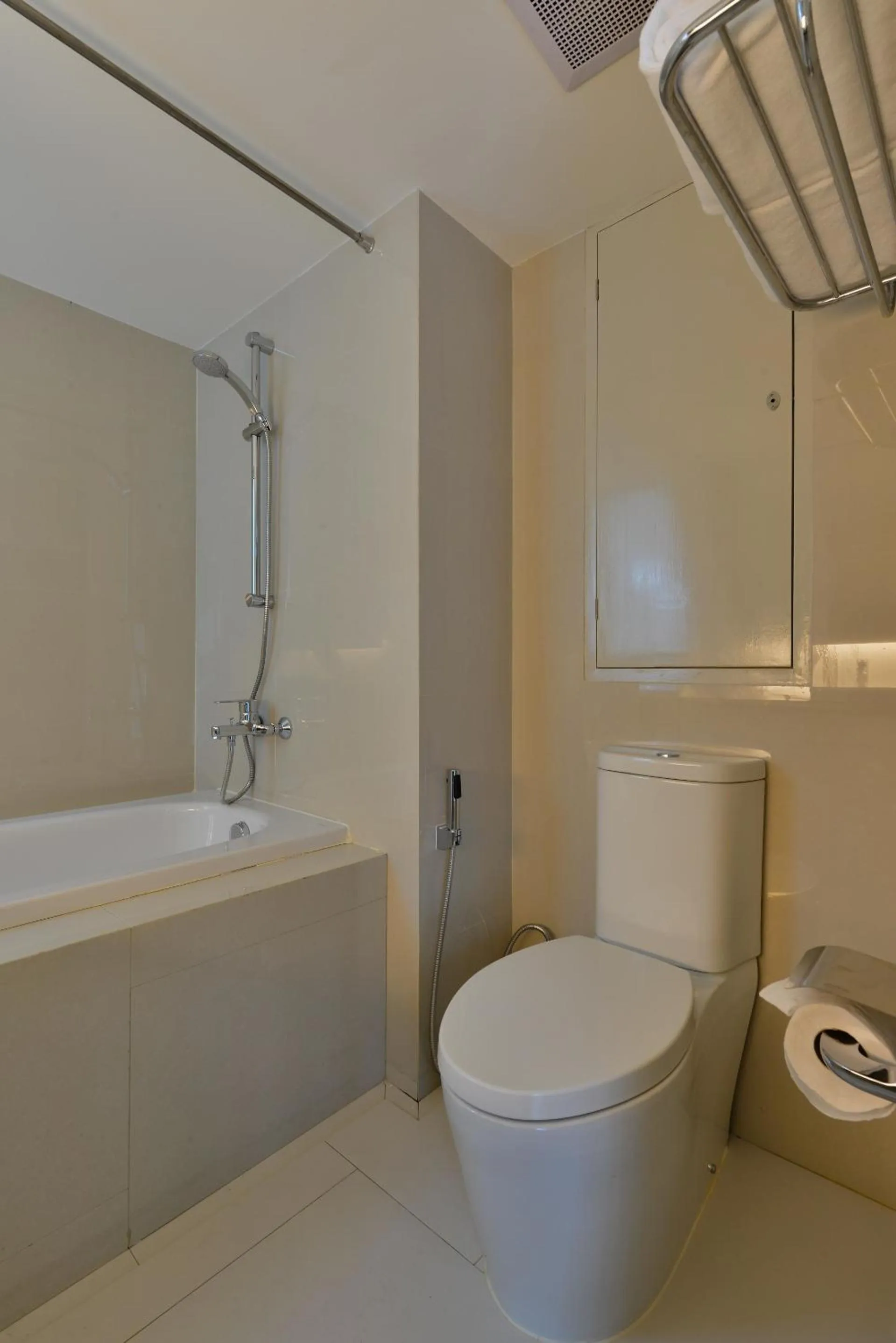 Bathroom in Le D'Tel Bangkok