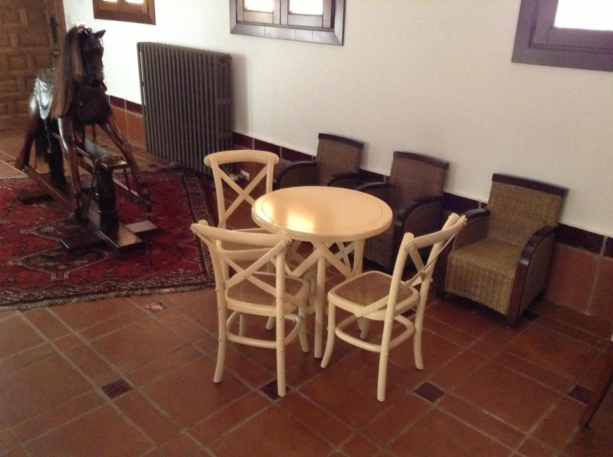 Communal lounge/ TV room in Hotel Mesón de Don Quijote