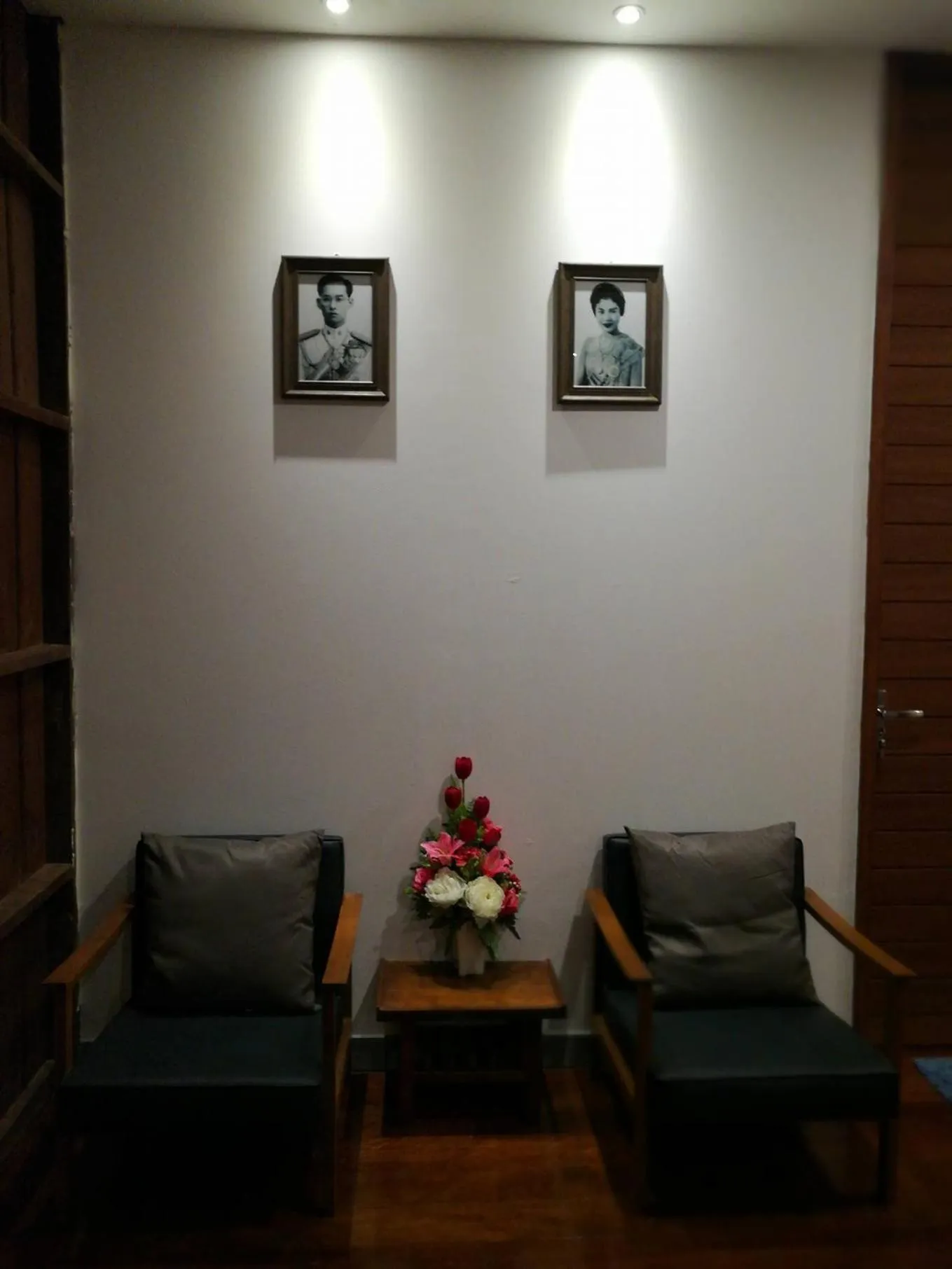 Property building in Comeneetee Uthai