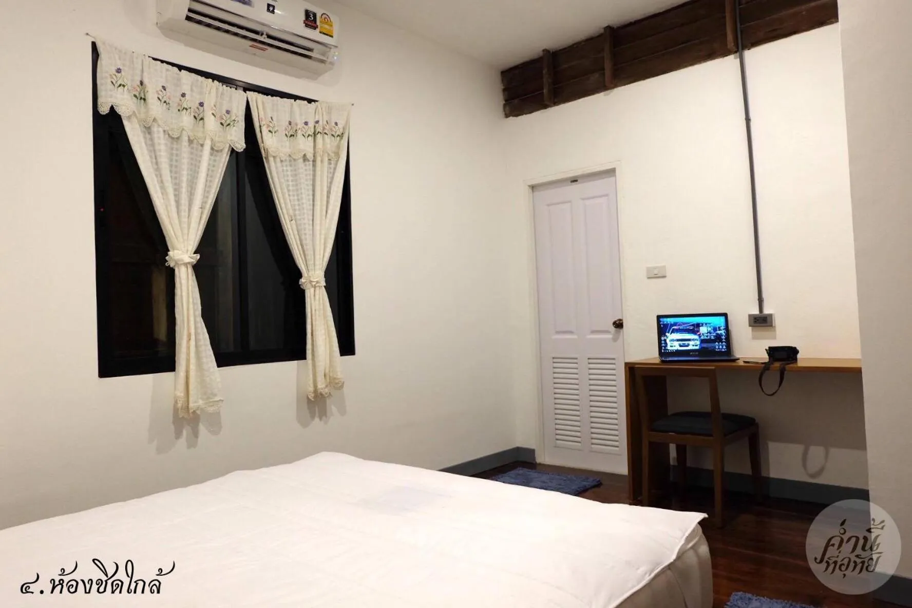 Bed in Comeneetee Uthai