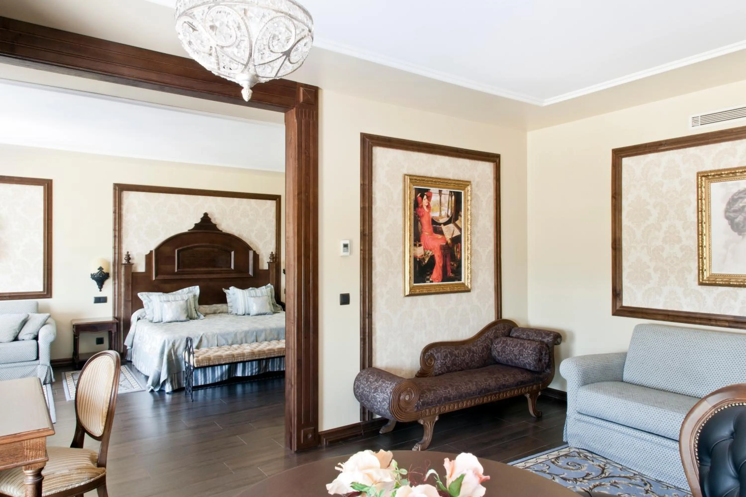 Photo of the whole room, Bed in PortAventura Hotel Lucy's Mansion - Includes unlimited access & Express wristband to PortAventura Park & Ferrari Land