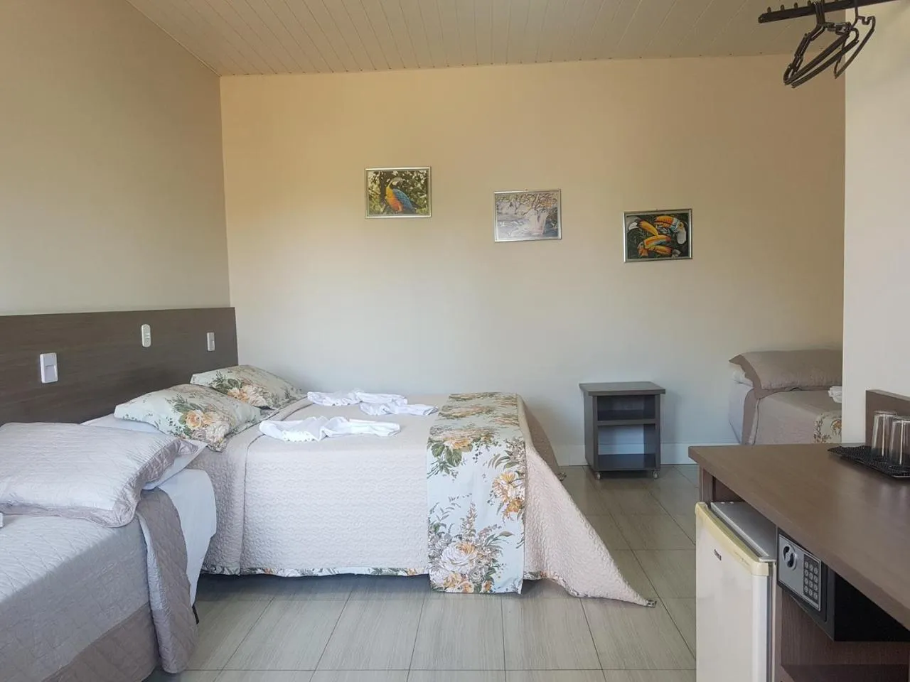 Bed in Hotel Refugio