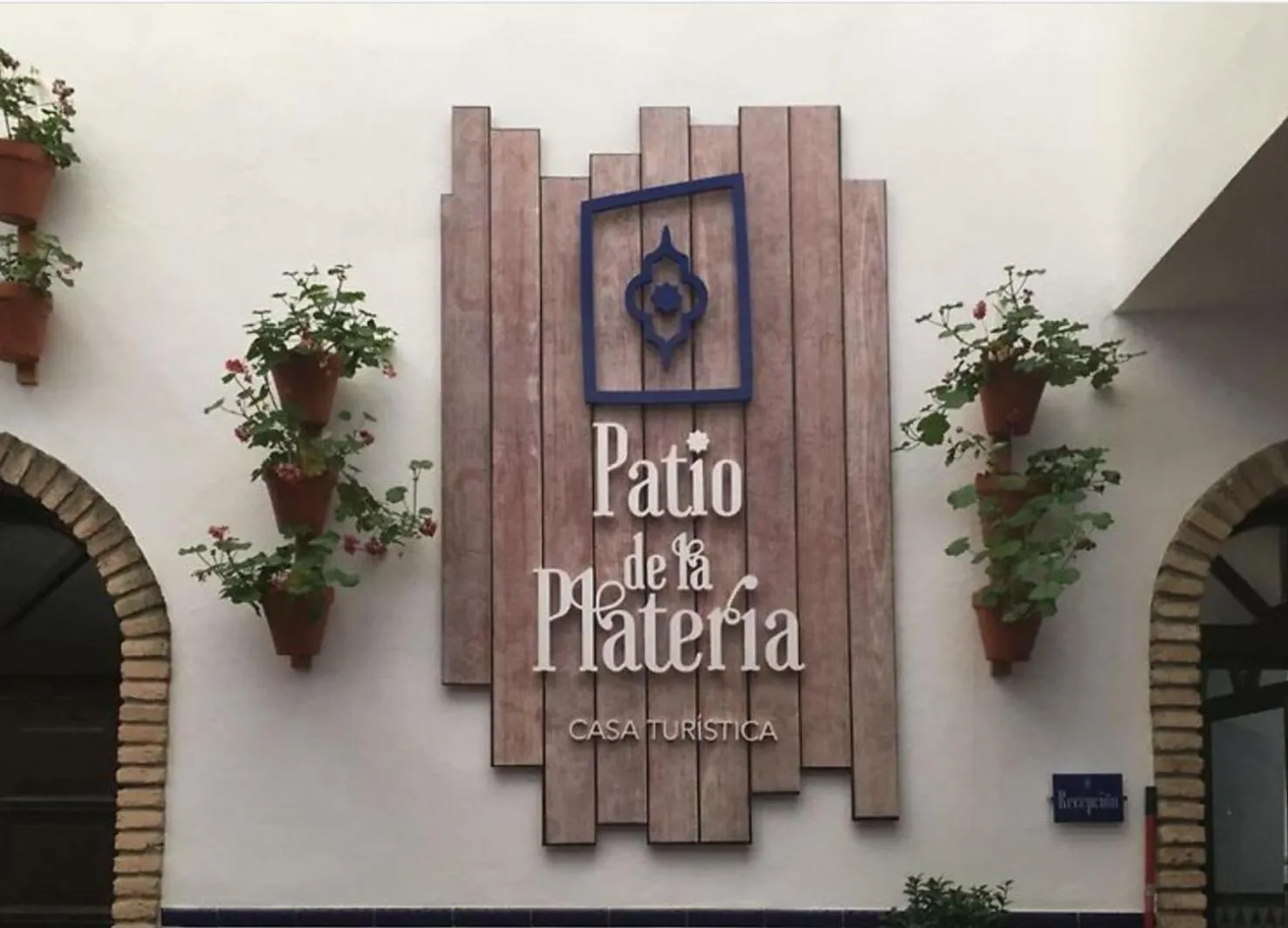 Property logo or sign in Patio de la Plateria