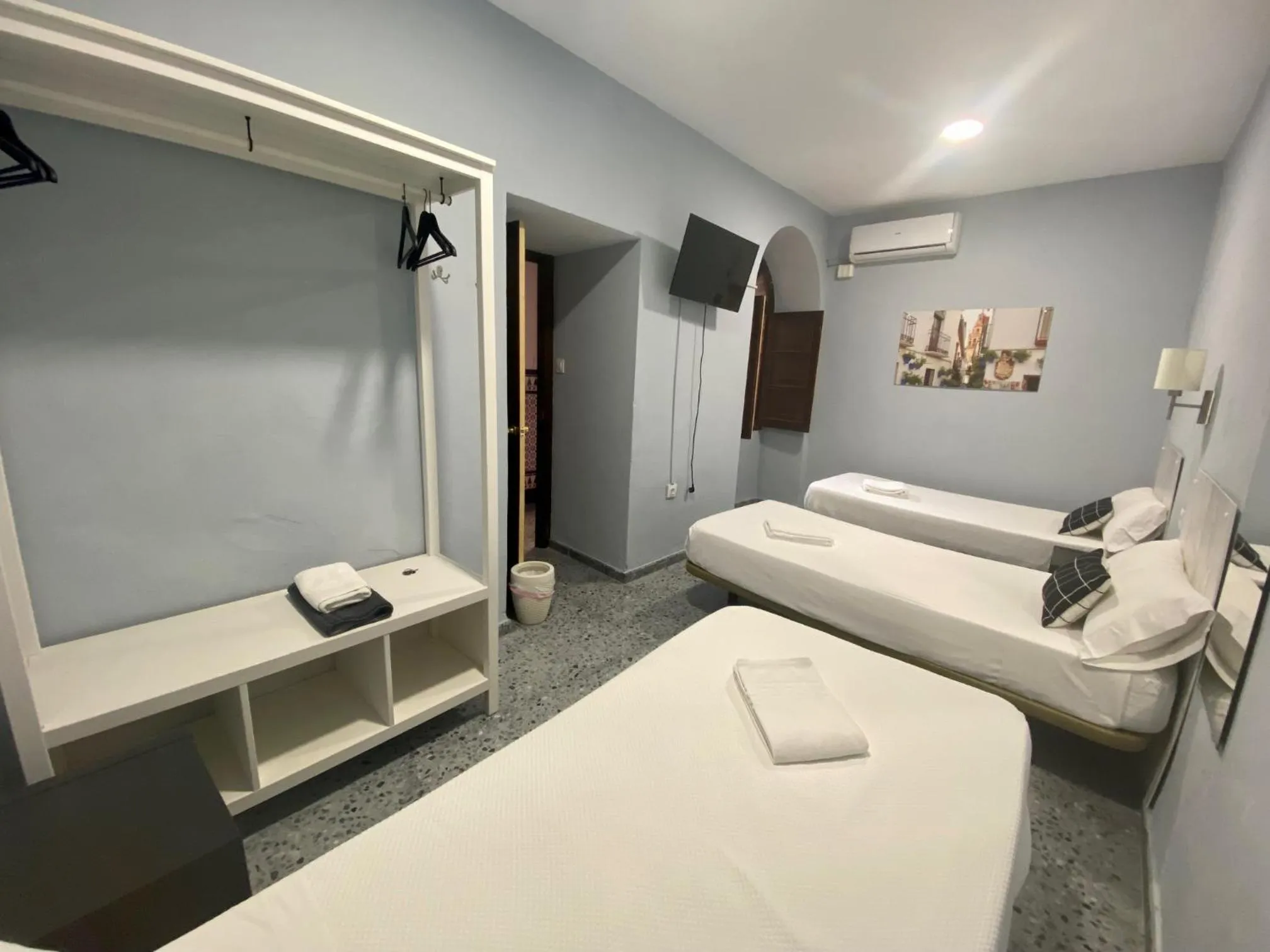 Property building, Bed in Patio de la Plateria