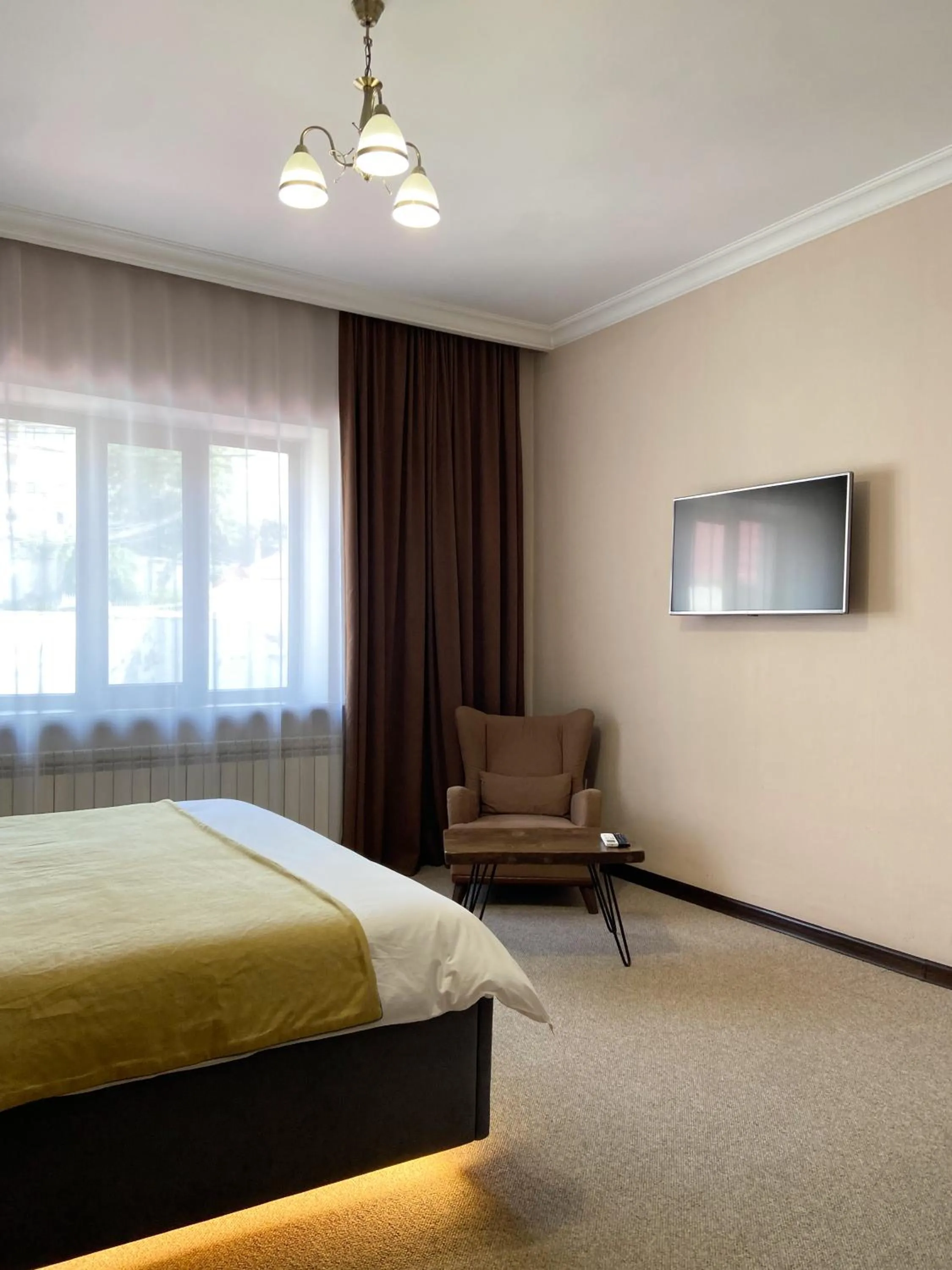 TV and multimedia, Bed in Keremet Hotel