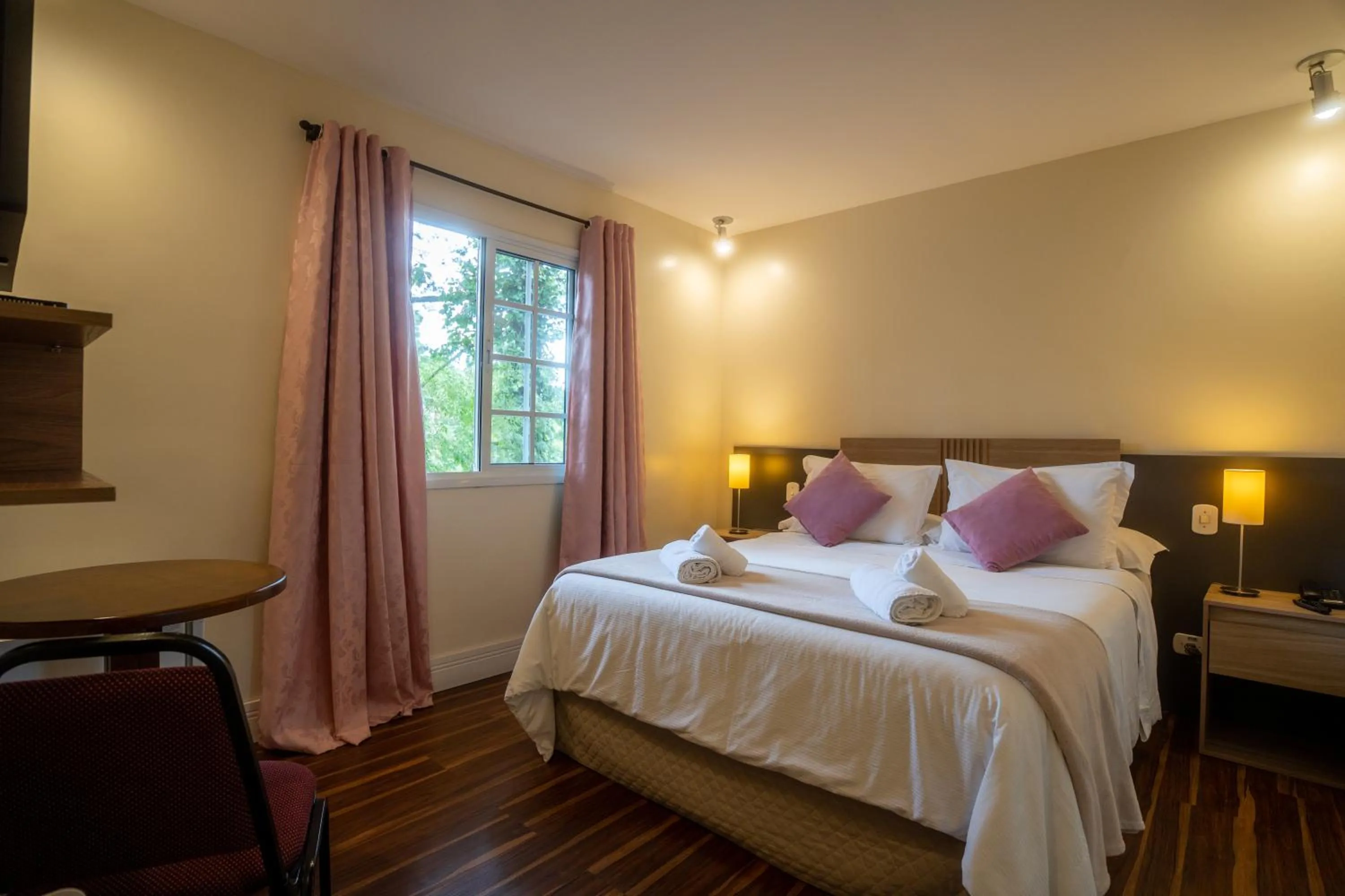 Bedroom, Bed in Pousada La Toscana Campos do Jordão