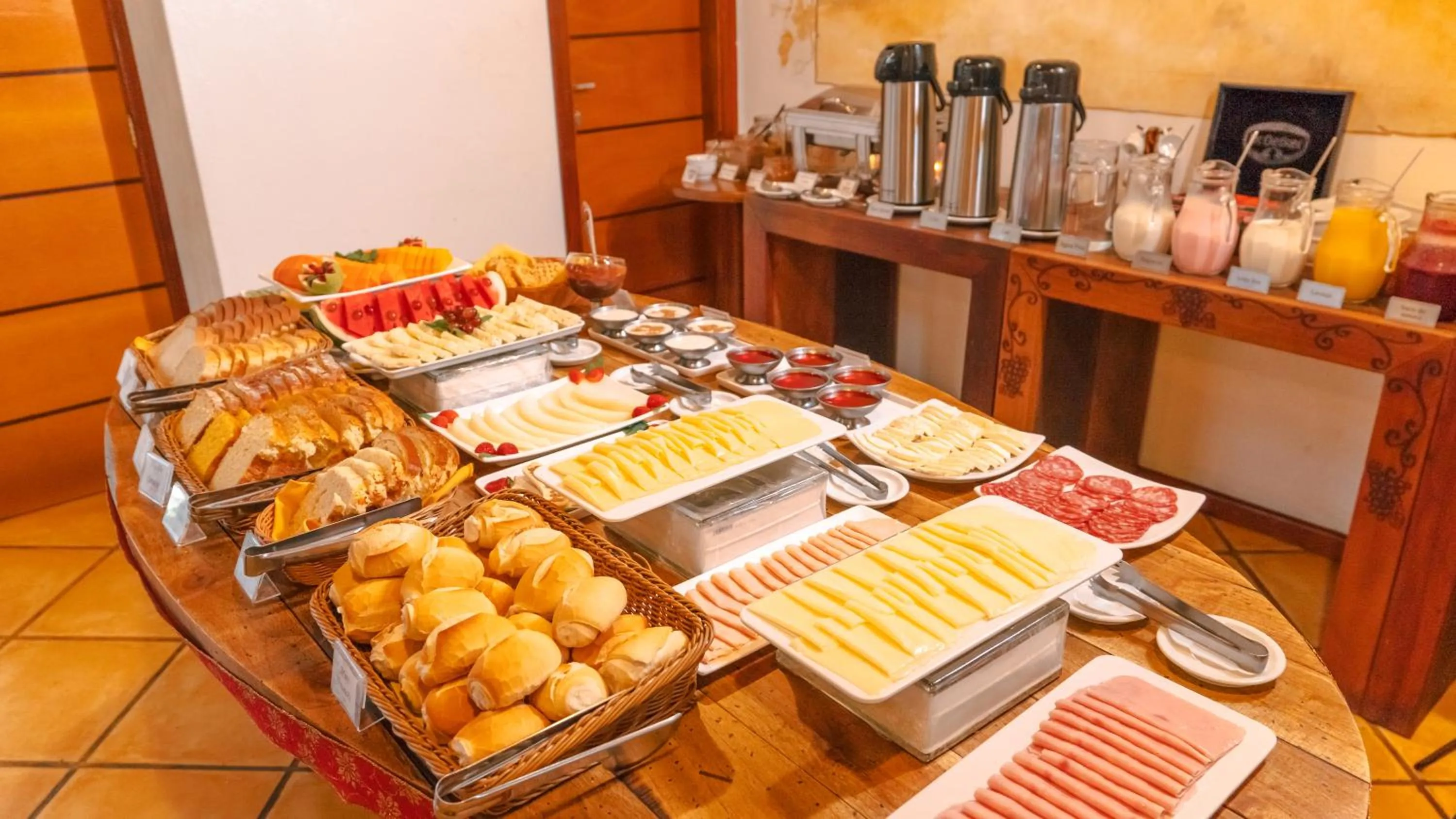 Breakfast in Pousada La Toscana Campos do Jordão