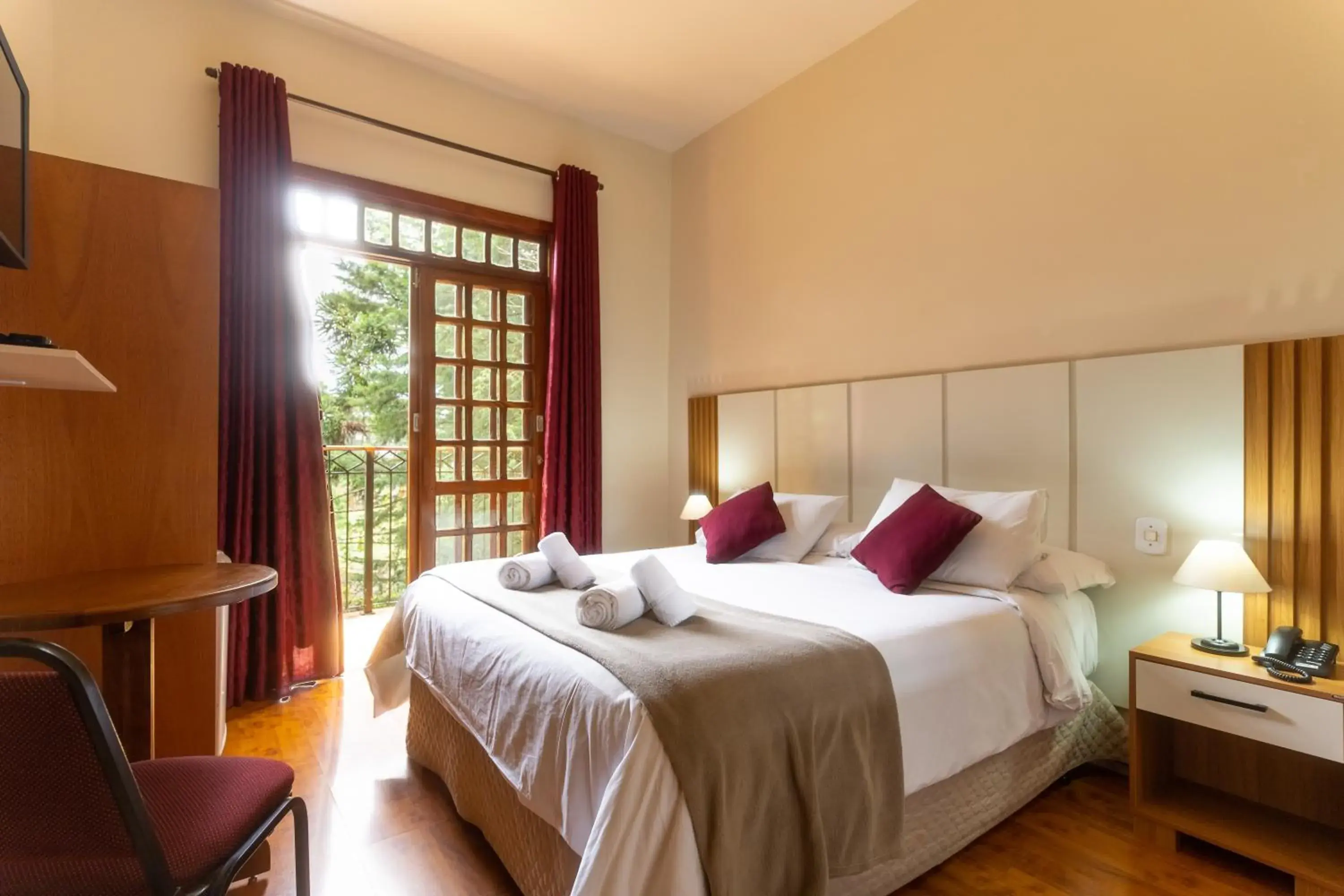 Deluxe Double or Twin Room with Balcony in Pousada La Toscana Campos do Jordão Deluxe Double or Twin Room with Balcony in Pousada La Toscana Campos do Jordão