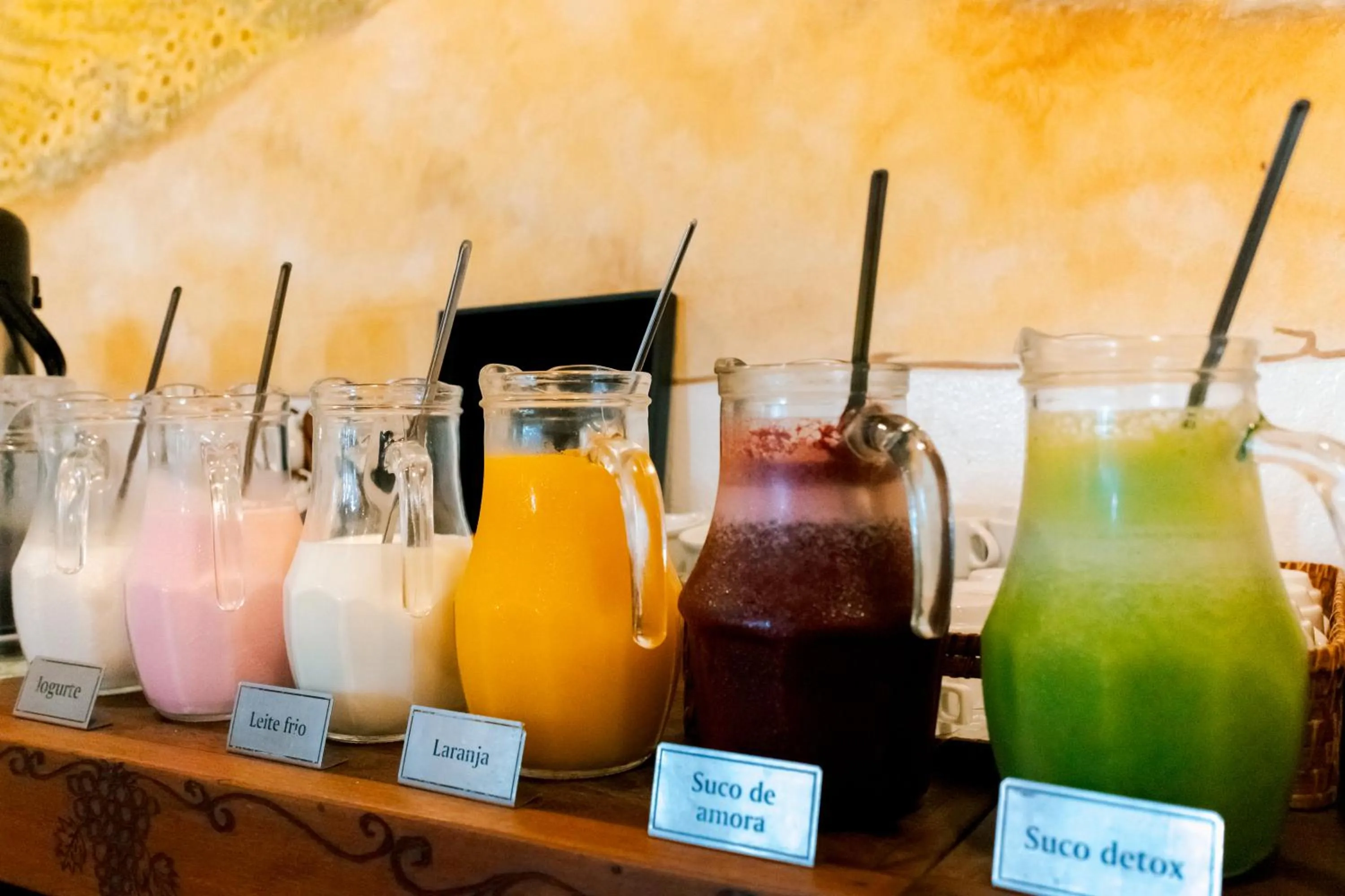 Buffet breakfast in Pousada La Toscana Campos do Jordão