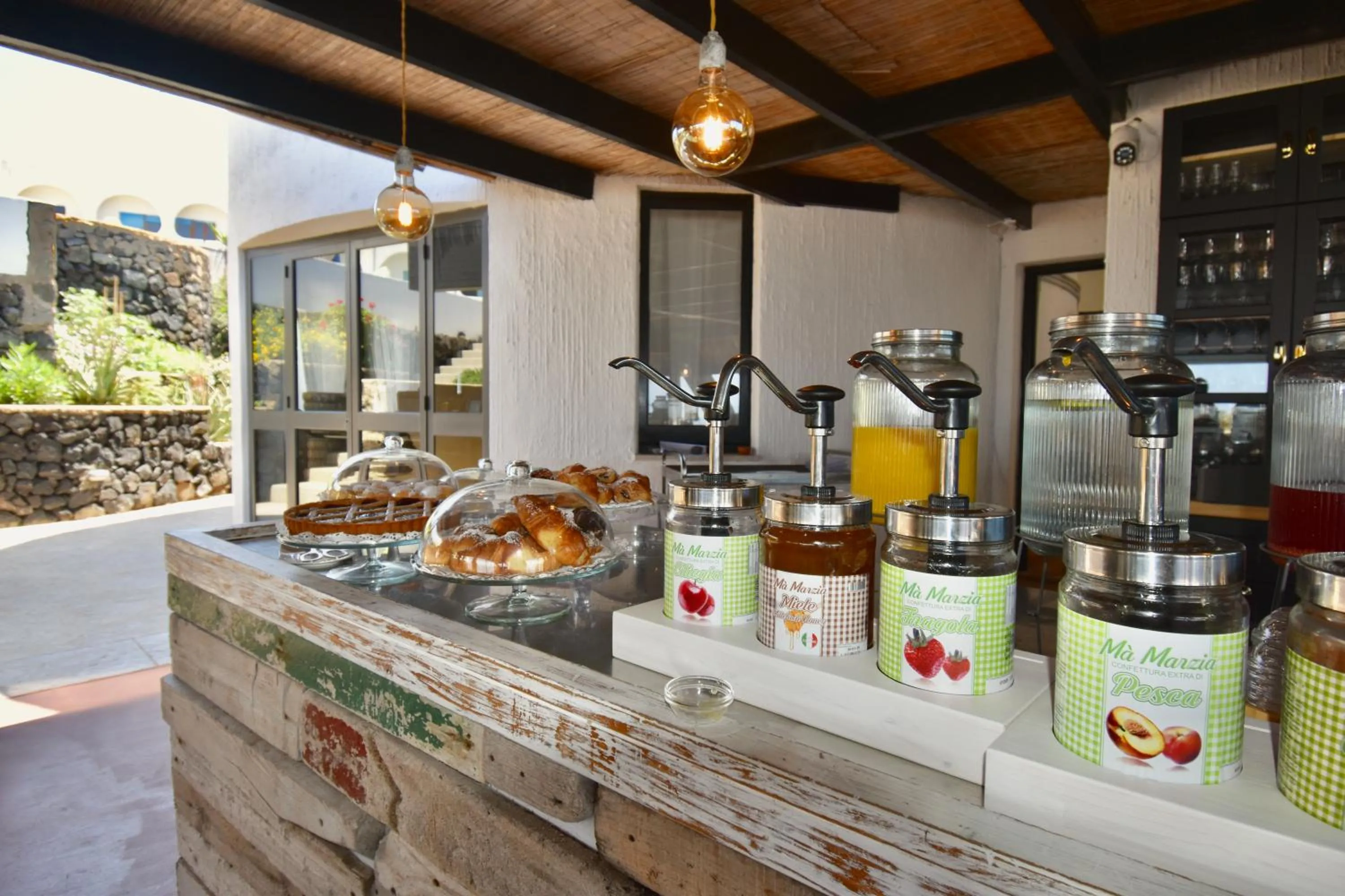 Food and drinks in Cossyra Hotel