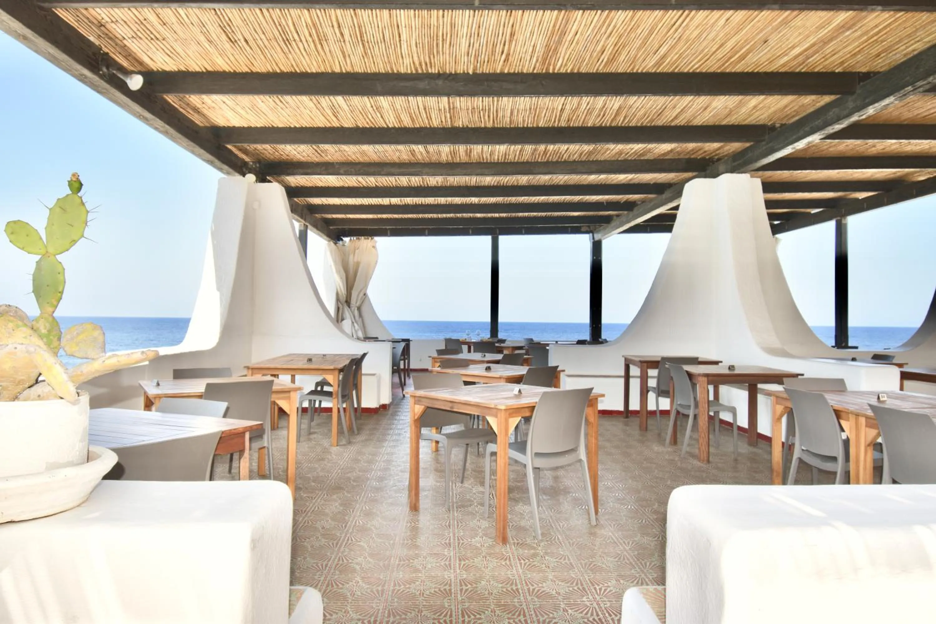 Restaurant/places to eat in Cossyra Hotel