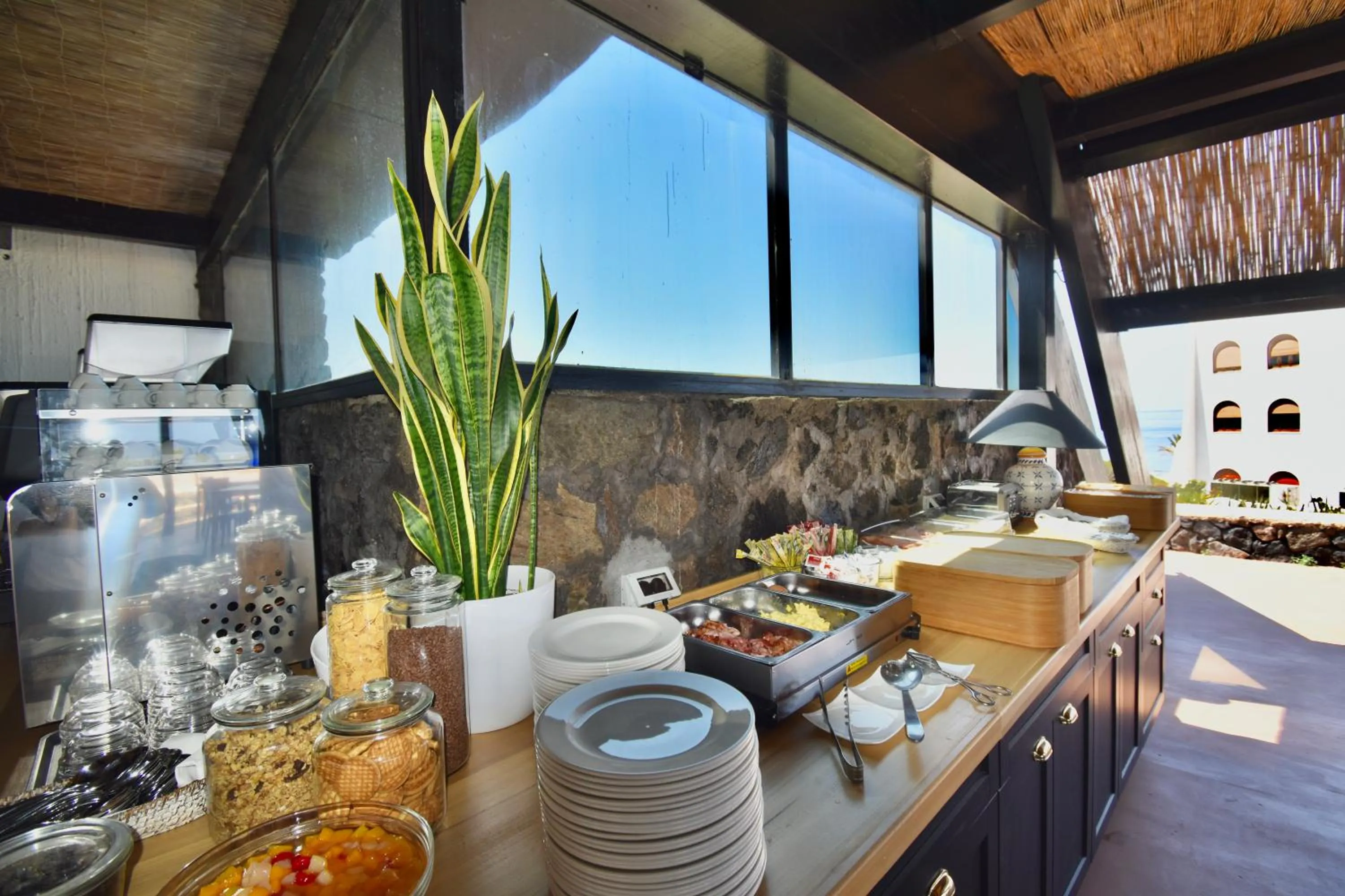 Food and drinks in Cossyra Hotel