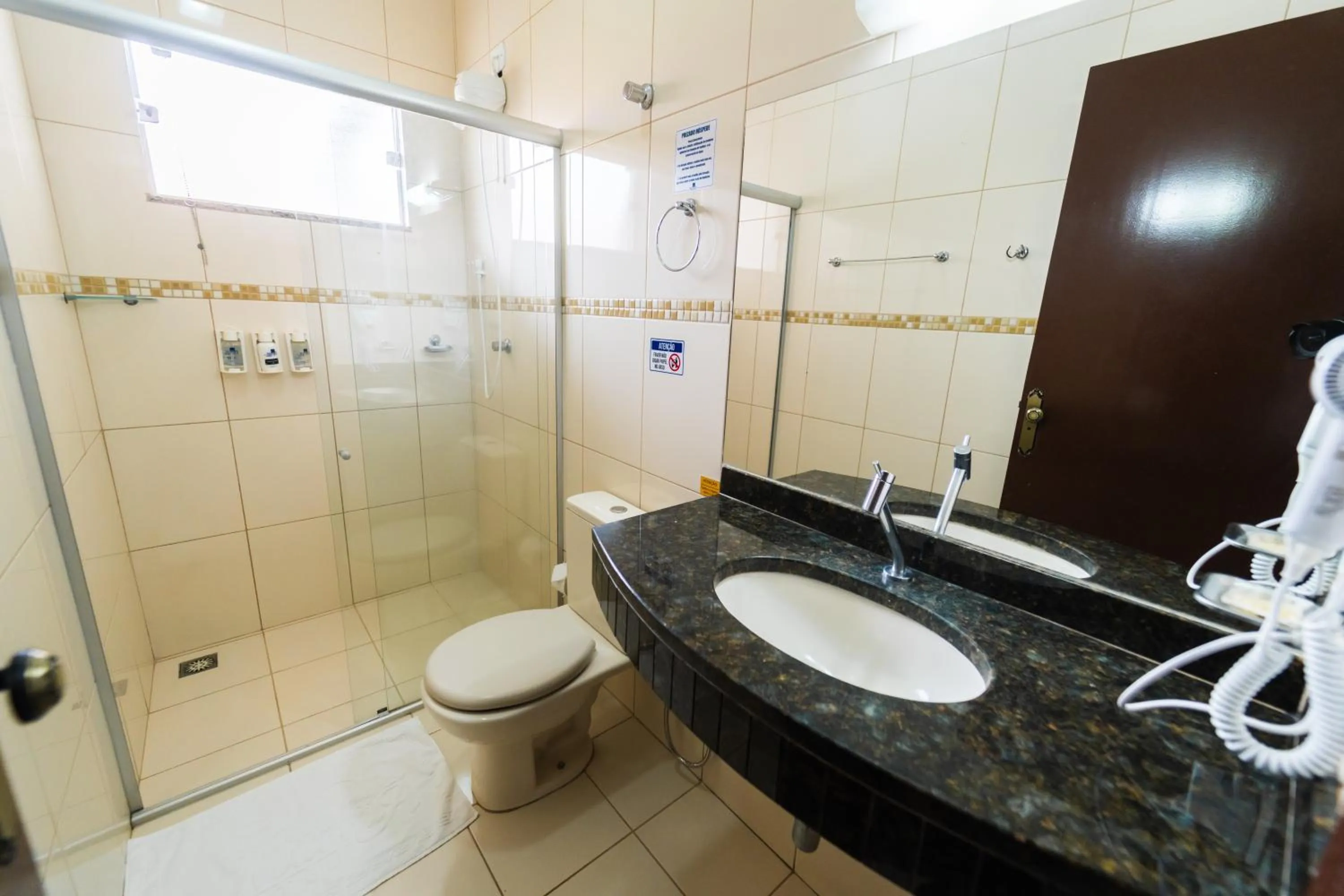 Bathroom in Marruá Hotel