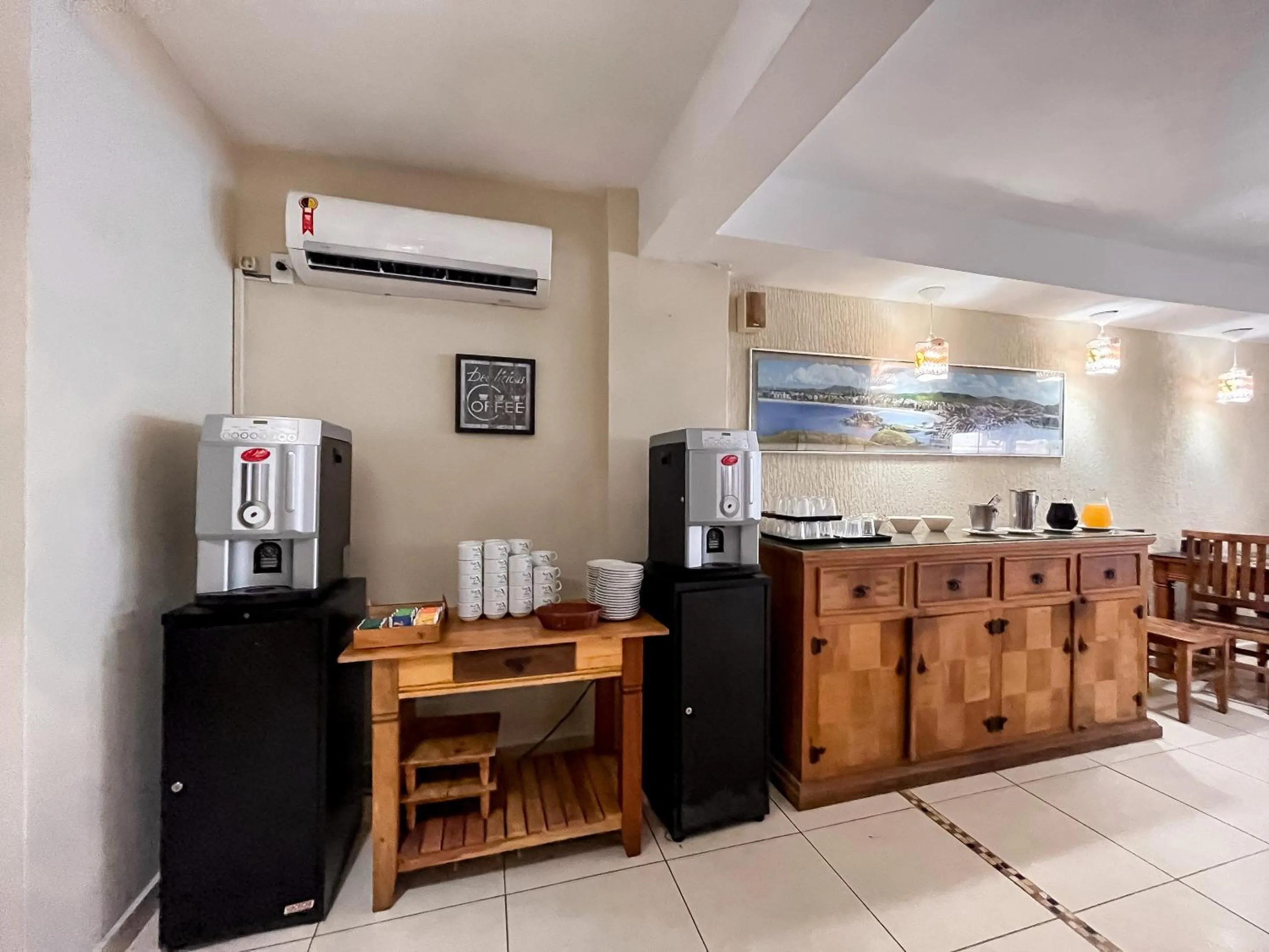 Restaurant/places to eat in Pousada do Albatroz