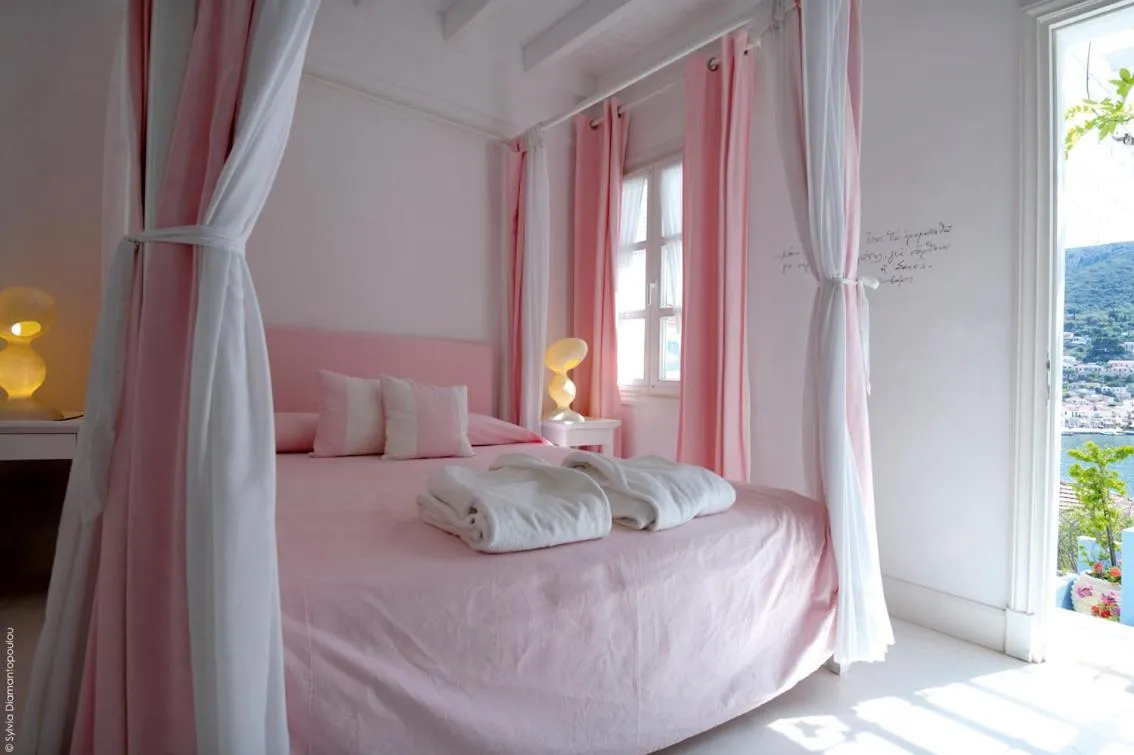 Photo of the whole room, Bed in Perantzada Hotel 1811