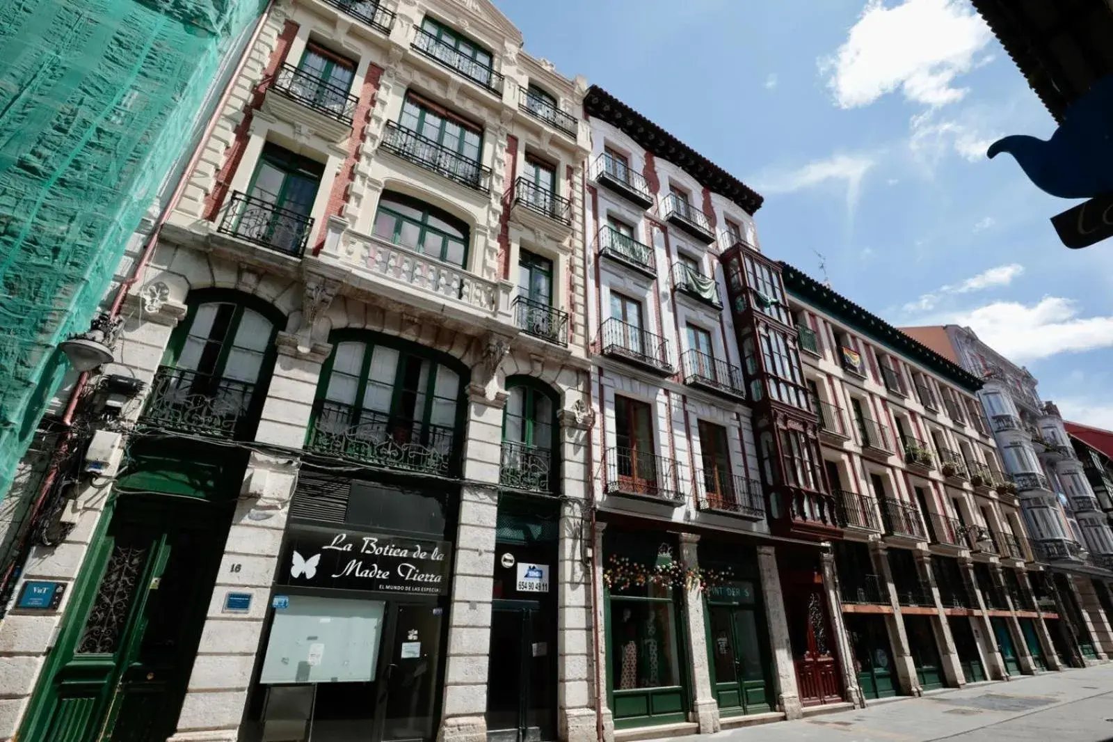 Single Bed in Mixed Dormitory Room in ThePlacetoBe B&B Single Bed in Mixed Dormitory Room in ThePlacetoBe B&B