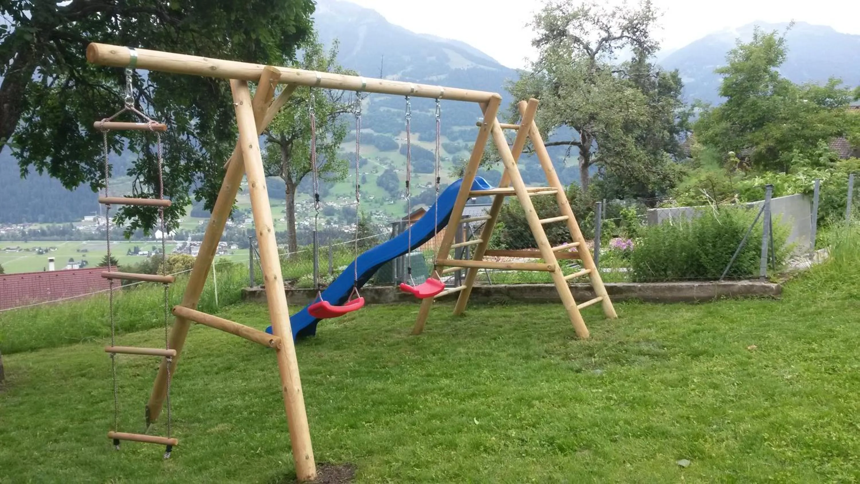 Children play ground in Ferienwohnung Därflihof