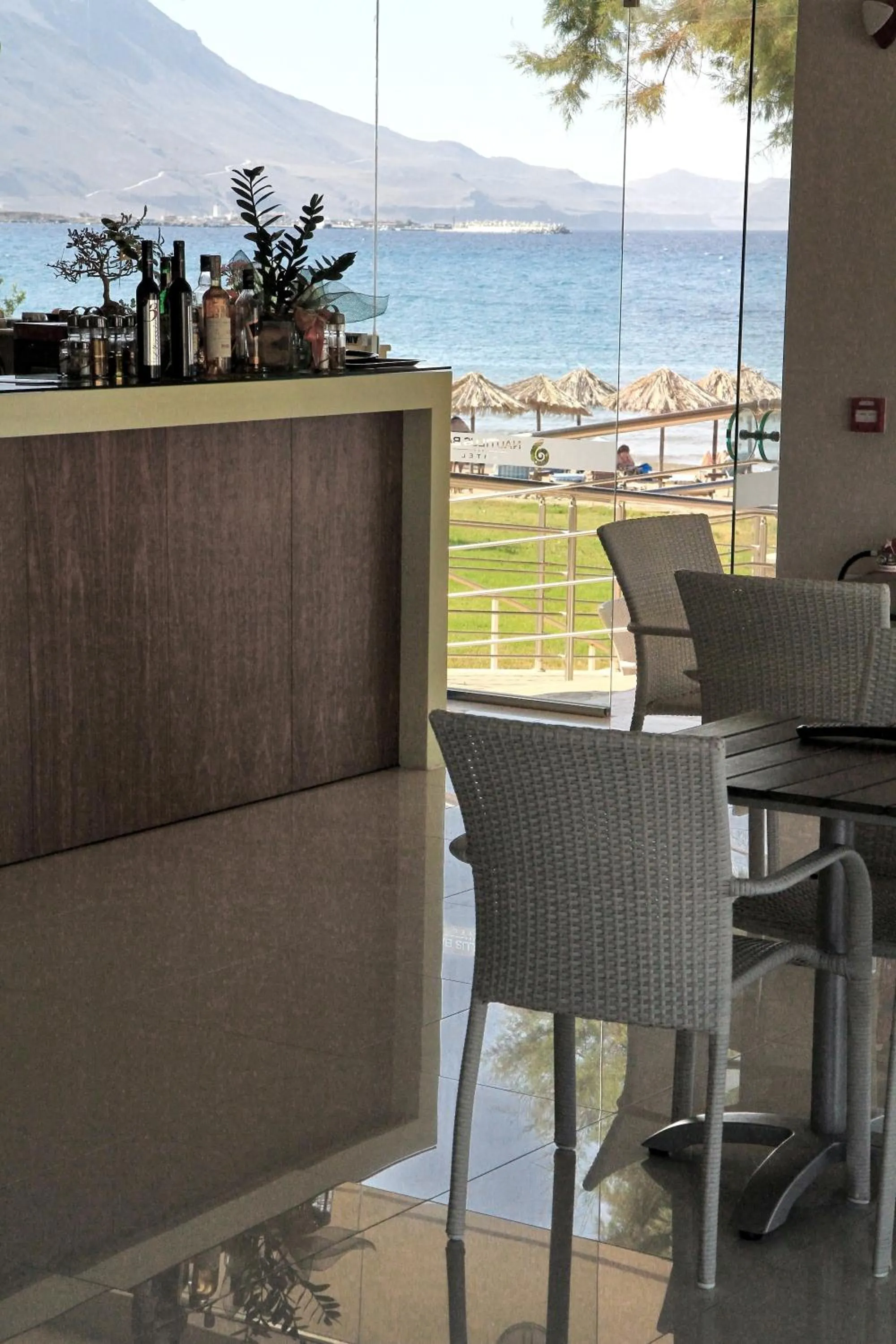 Restaurant/places to eat in Nautilus Bay Hotel