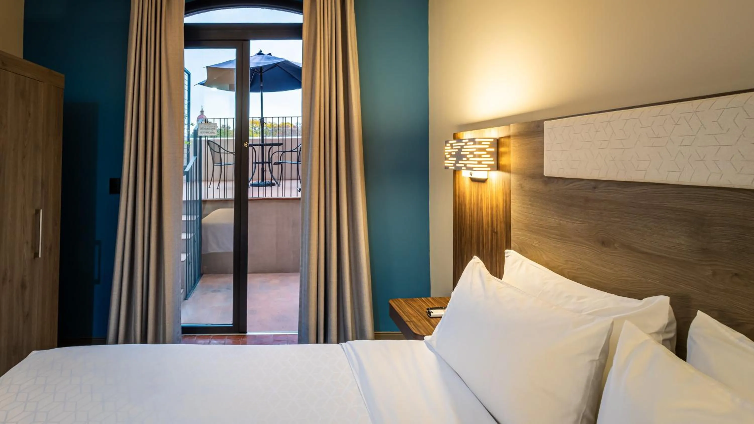 Photo of the whole room, Bed in Holiday Inn Express Morelia Centro Historico