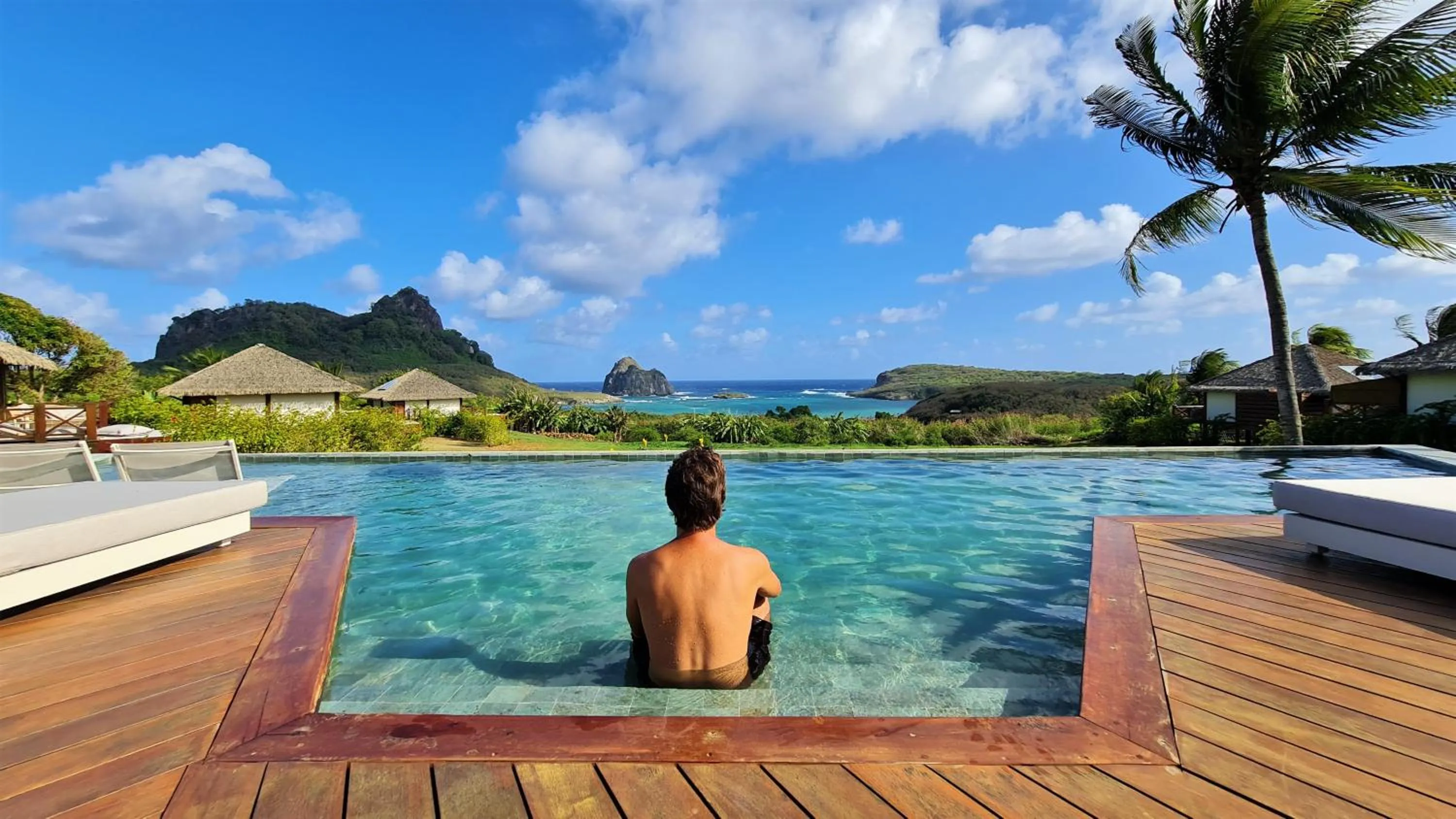Swimming pool in NANNAI Noronha