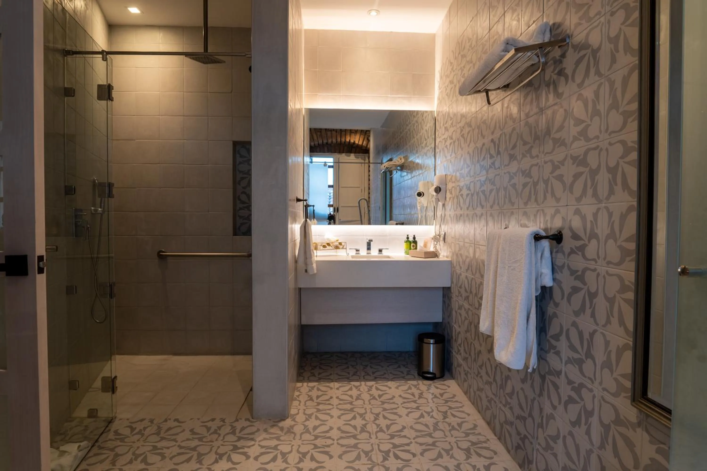 Shower in Mansion Alcazar