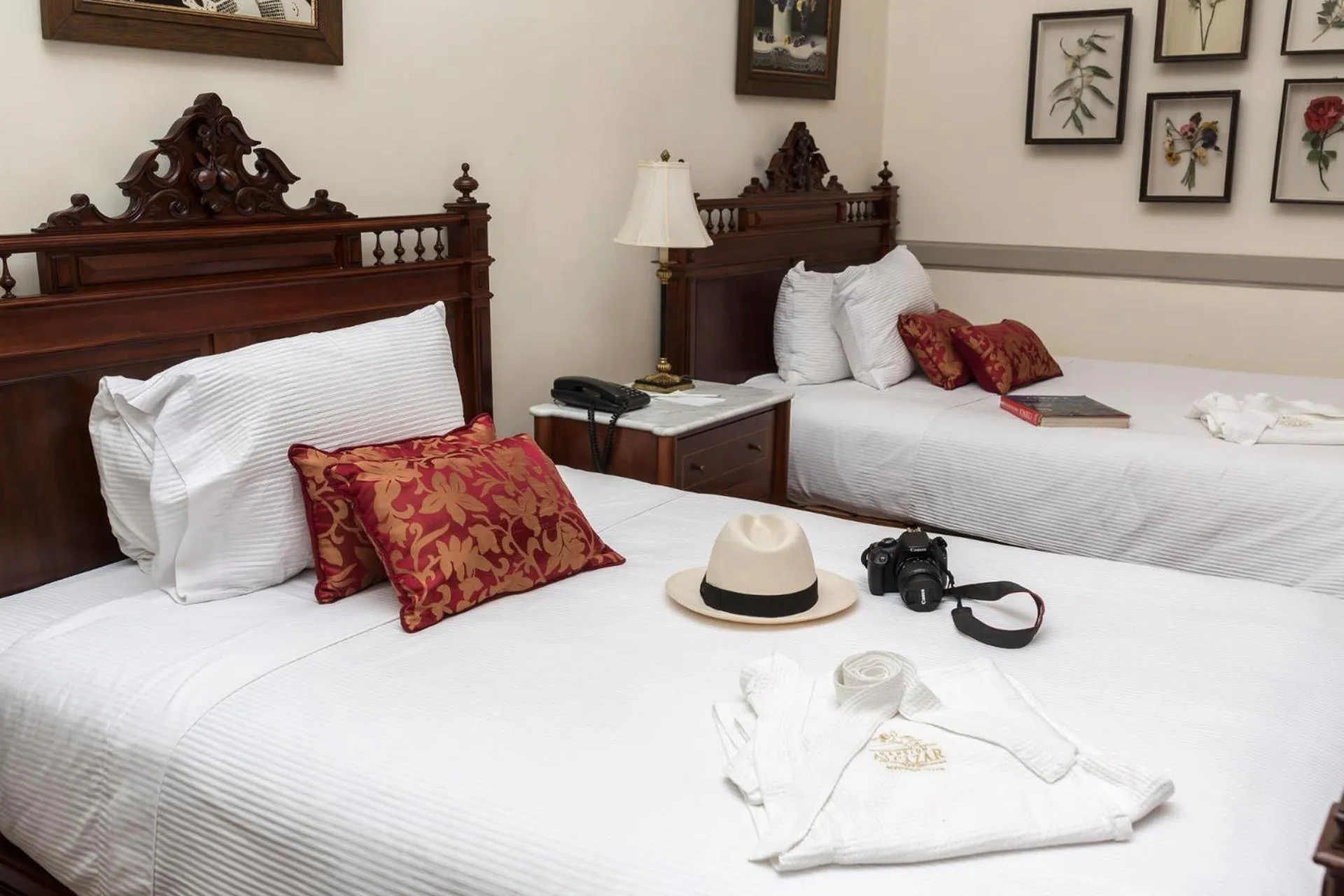 Bedroom, Bed in Mansion Alcazar