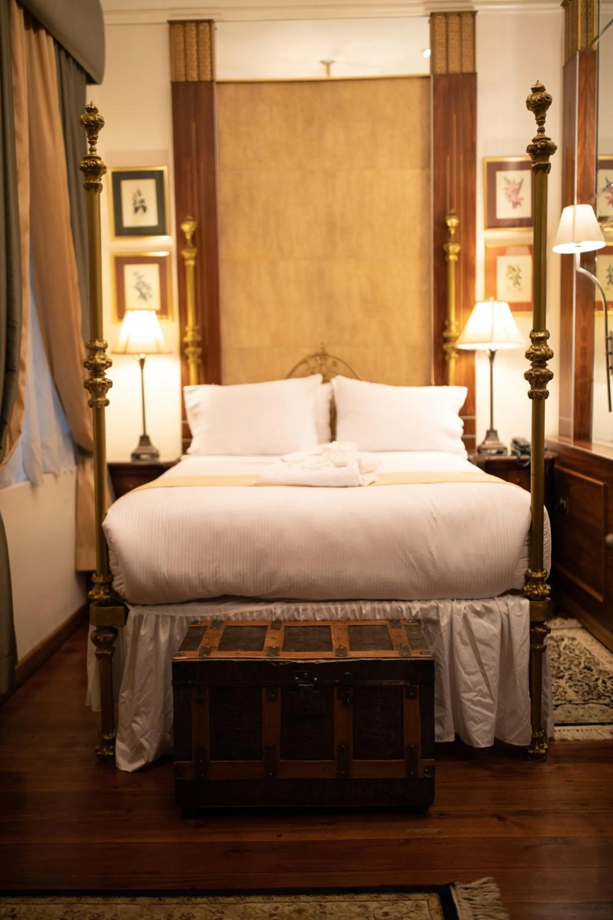 Bedroom, Bed in Mansion Alcazar